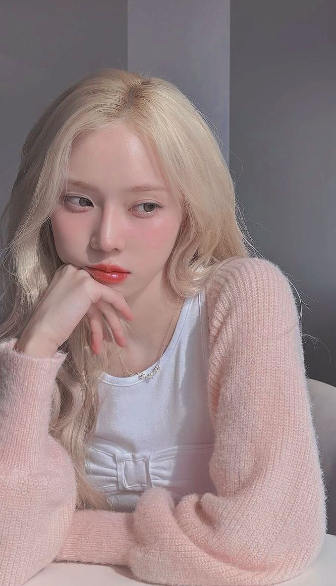 aespa winter 윈터 æspa 애스파 • icons • pink aesthetic Kim Minjeong 김민정 • blonde • wallpaper lockscreen 배경화면 girlfriend 여친짤 • imwinter instagram update