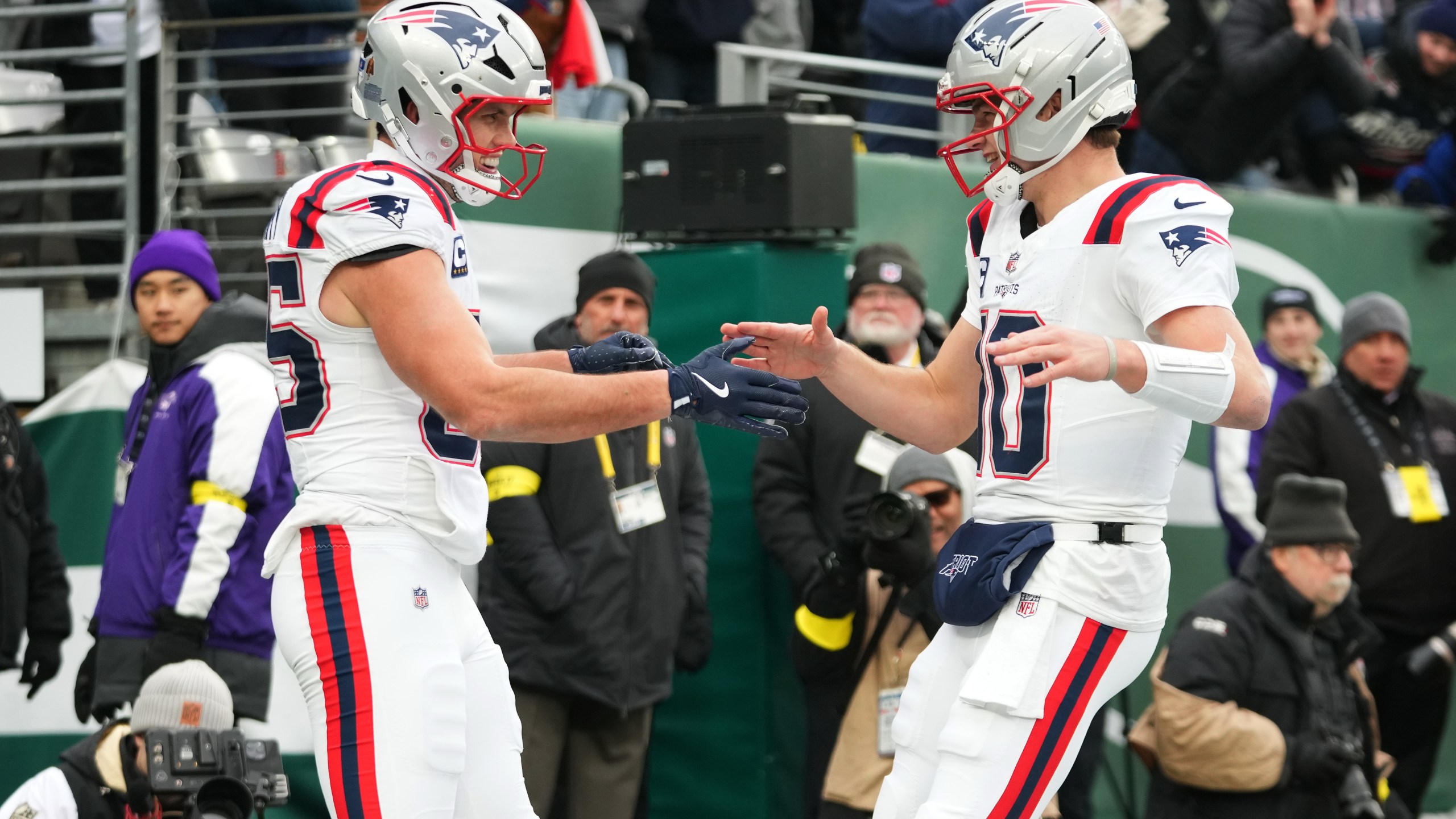 Drake Maye Throws Career High 5 TDs And Patriots Overwhelm Jets 42 10