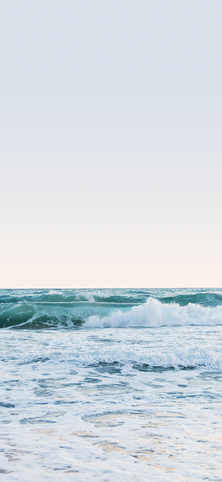 Beautiful sea waves on a bright day 4K Phone Wallpaper