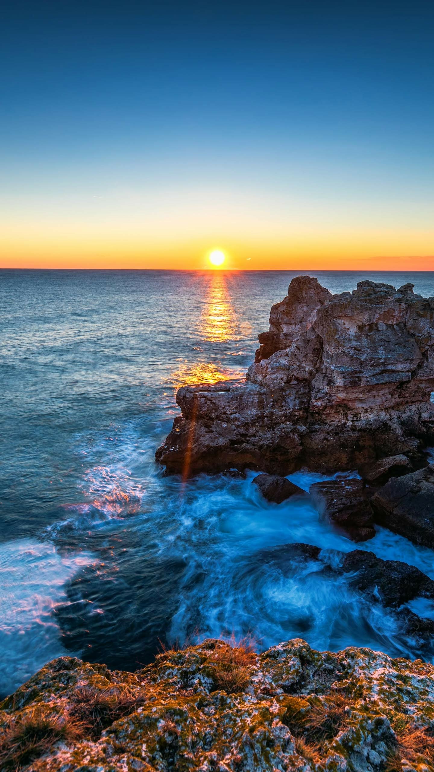 Serene Sunset Waves: Nature's Perfect Phone Wallpaper