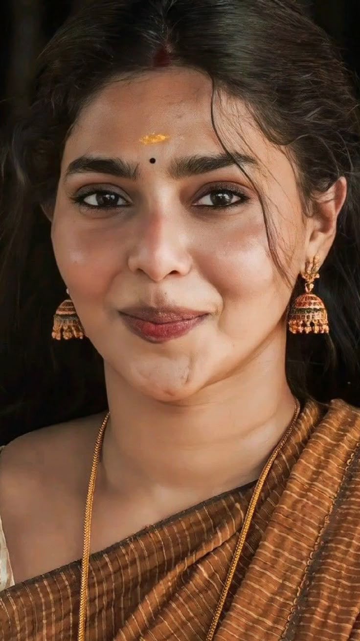 Aishwarya Lekshmi. Beautiful smile women, Beautiful face image, Beautiful women