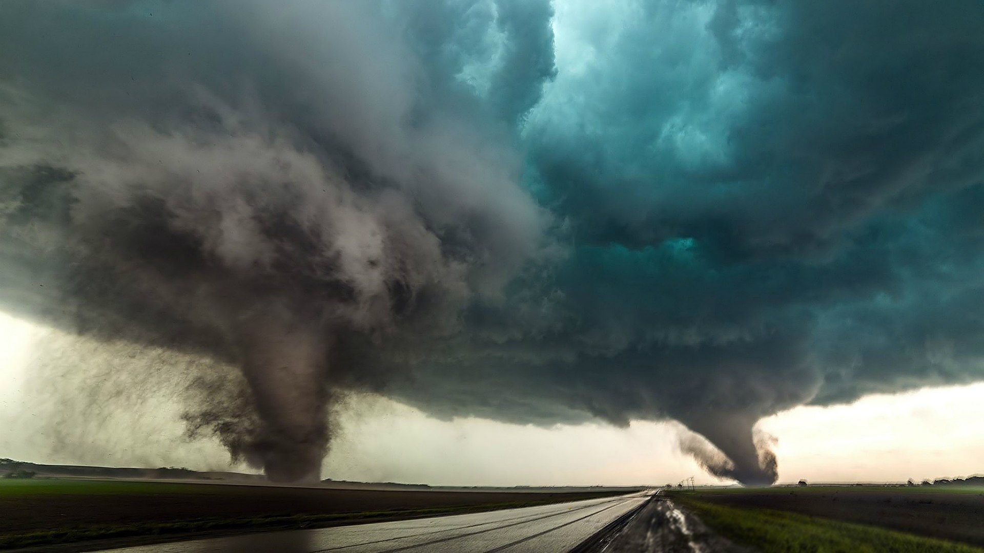 Two powerful tornado Desktop wallpaper 1920x1080