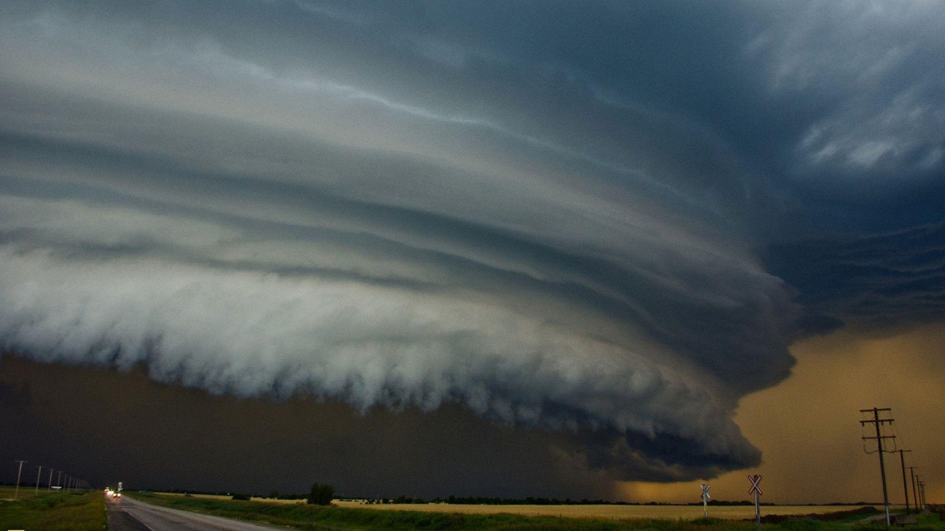 Tornado Wallpaper, HD Tornado Background on WallpaperBat