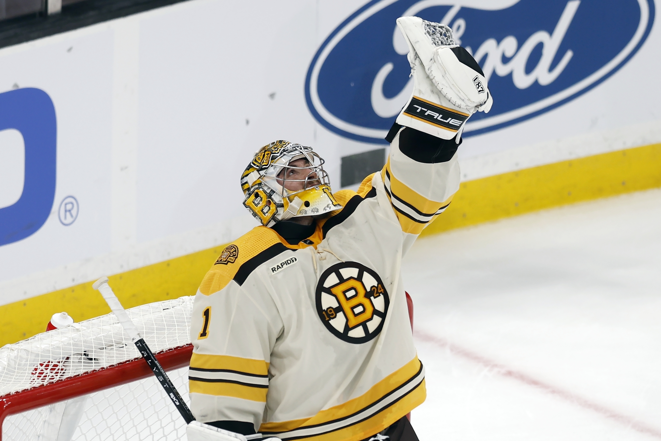 Jeremy Swayman pays tribute to Lewiston community after Bruins victory Boston Globe
