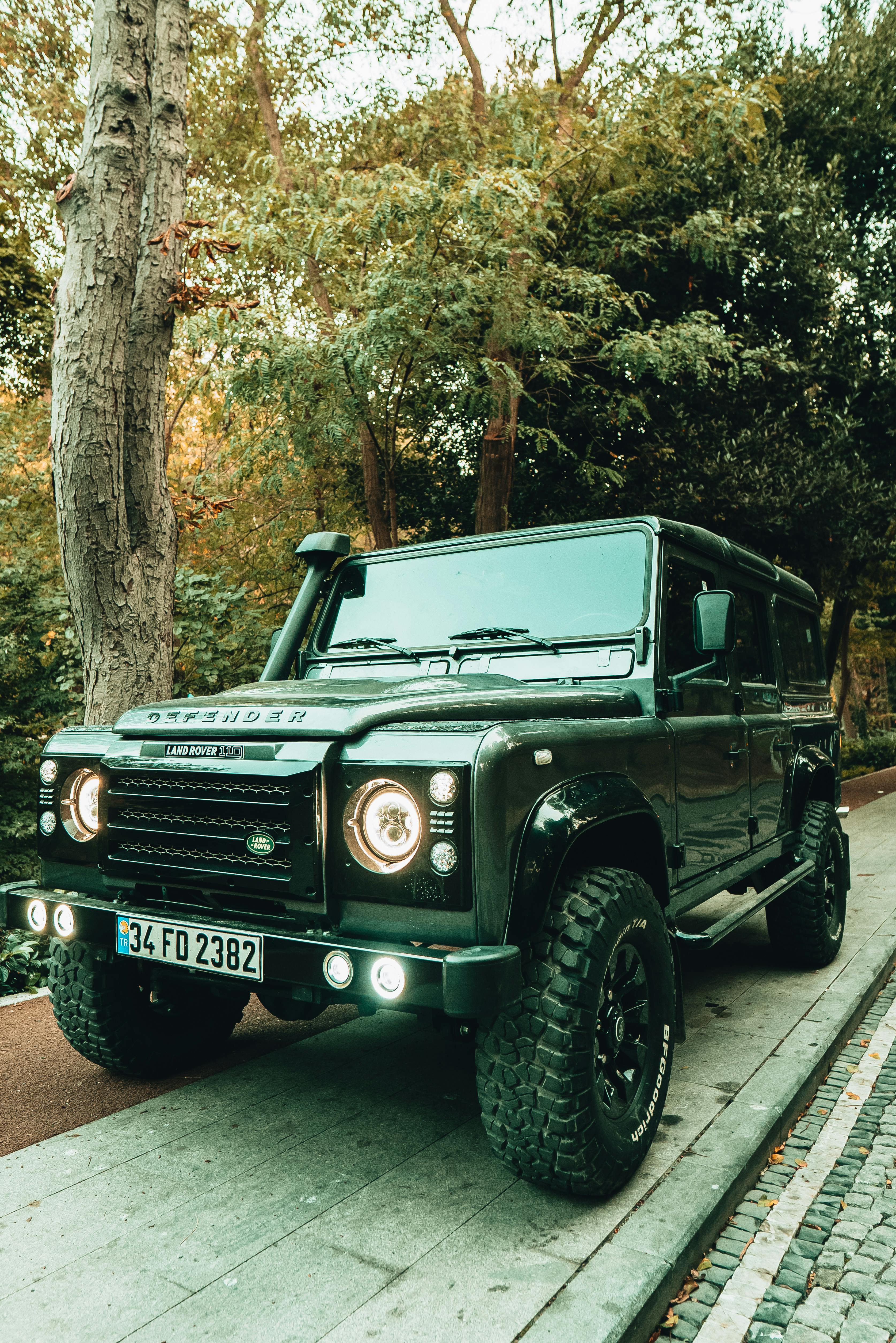 Land Rover Defender 4x4 · Free