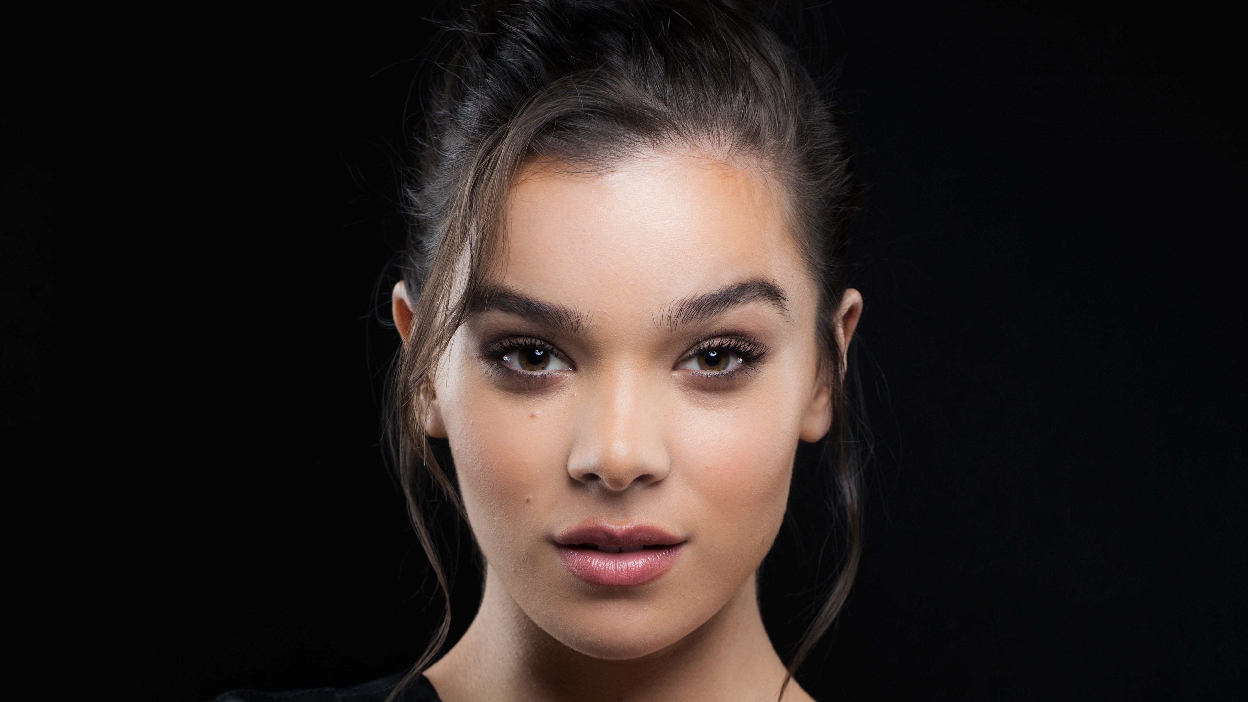 Hailee Steinfeld: Stunning 4K Close Up Portrait Of The Celebrity Actress & Singer