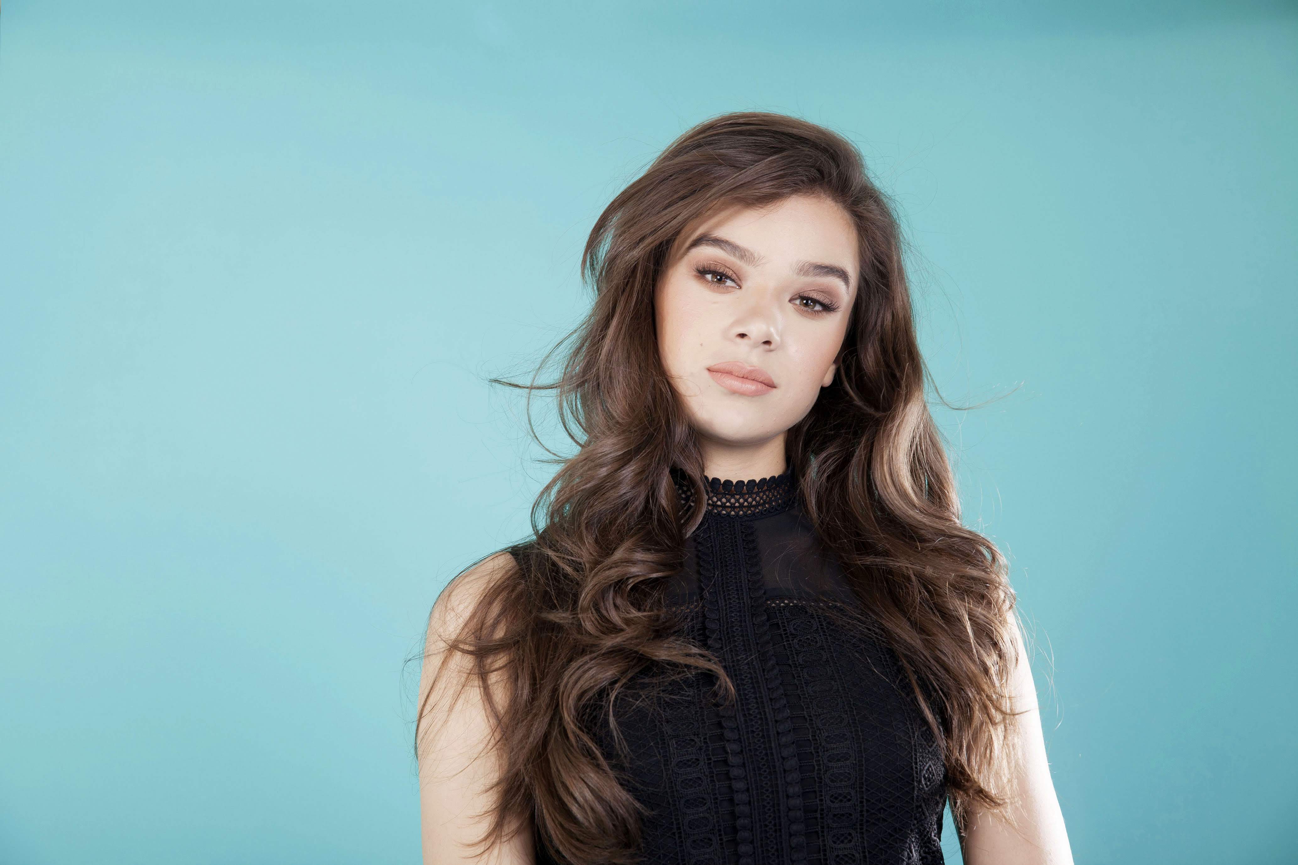 Hailee Steinfeld Stunning 4K Ultra HD Portrait