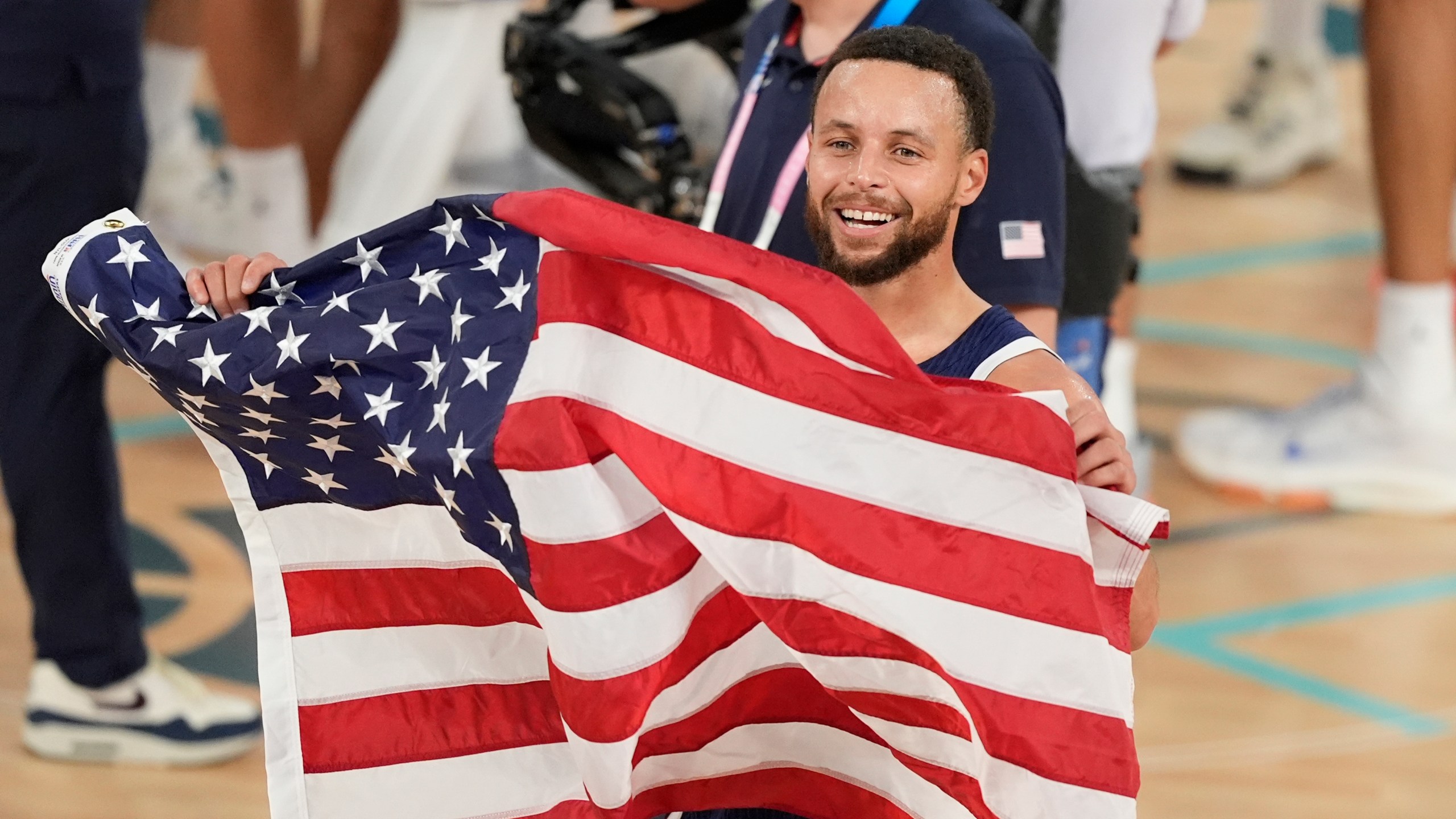 Stephen Curry Signs $63 Million Extension With Warriors For 2026 27 Season
