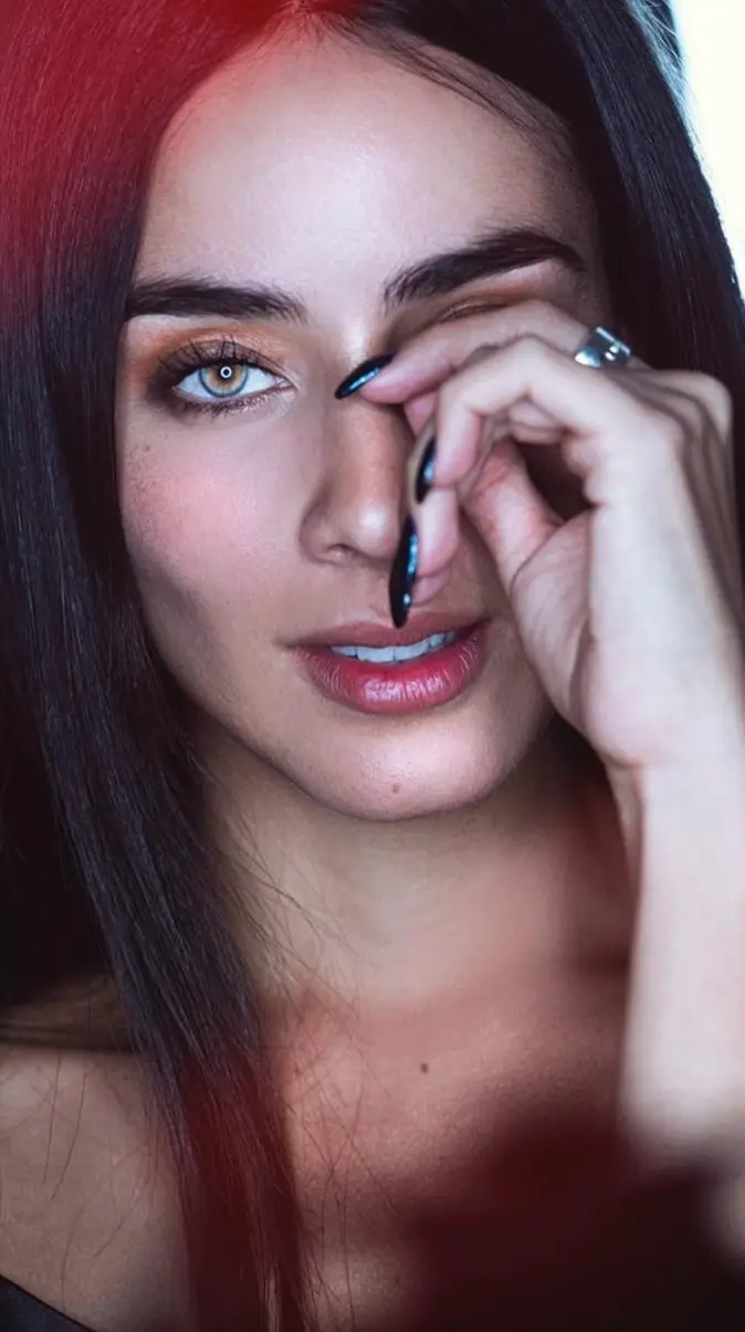 Esmeralda Pimentel wallpaper