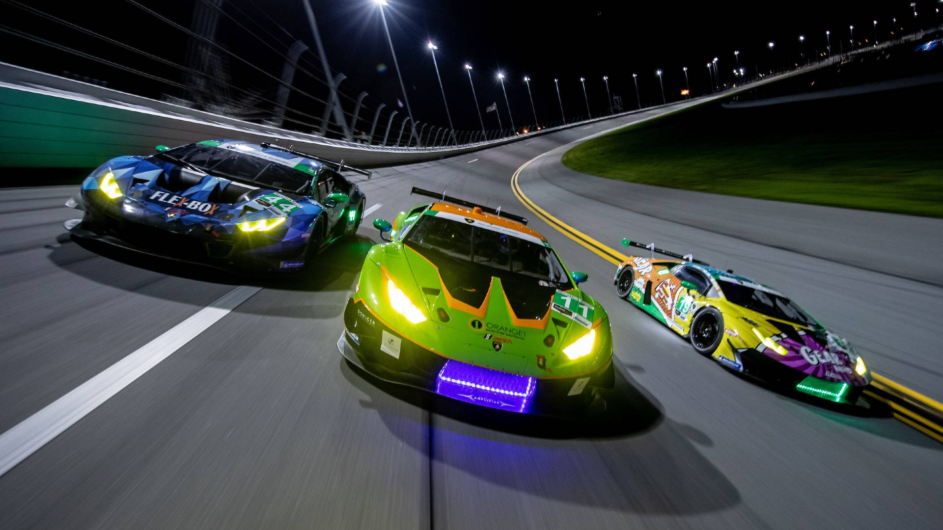 Download Three Lamborghini Huracán In Turn7Racing GT3 Motorsport Championship Wallpaper