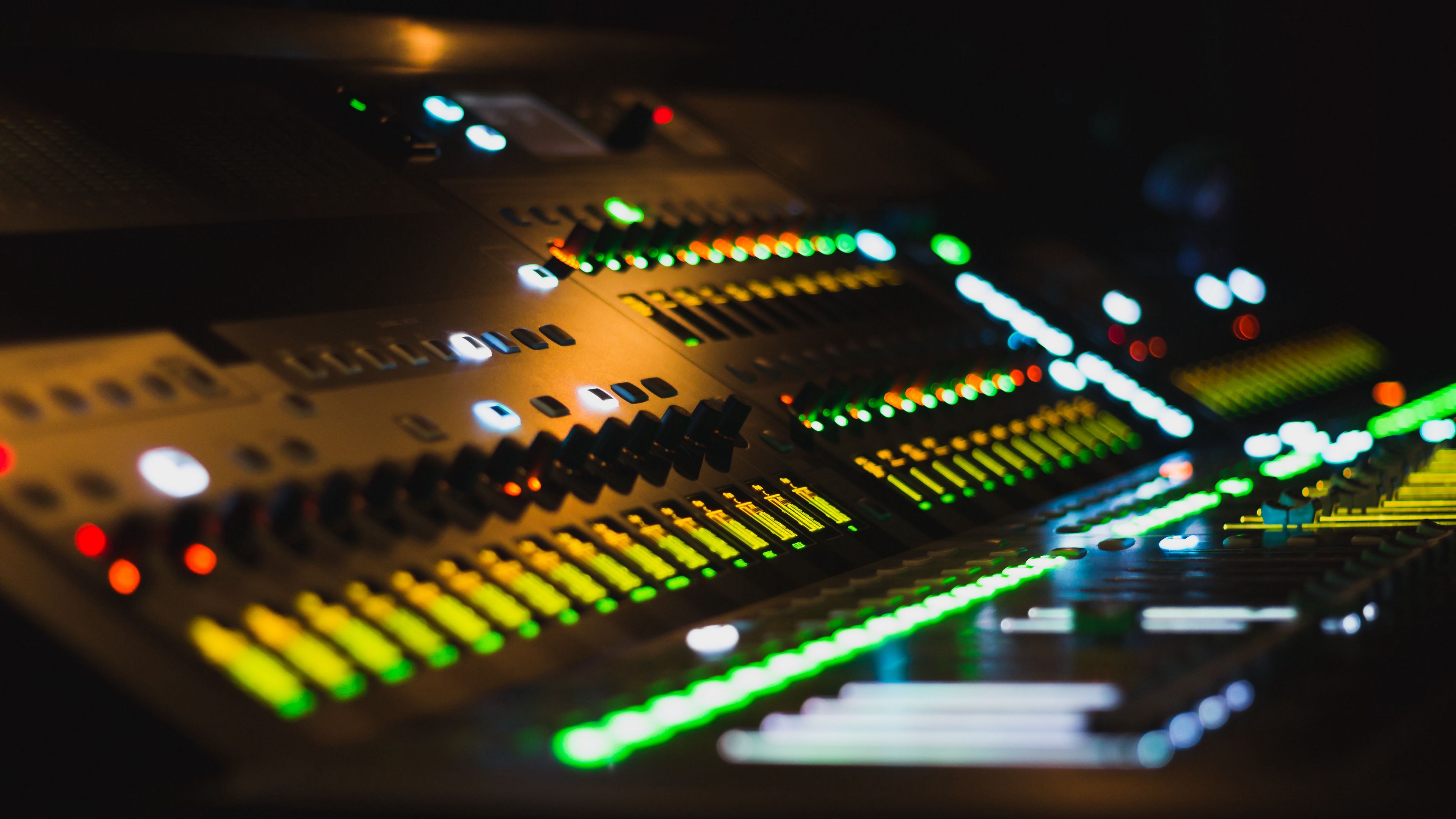 Download wallpaper 3840x2160 equalizer, mixer, remote, device, electronics 4k uhd 16:9 HD background