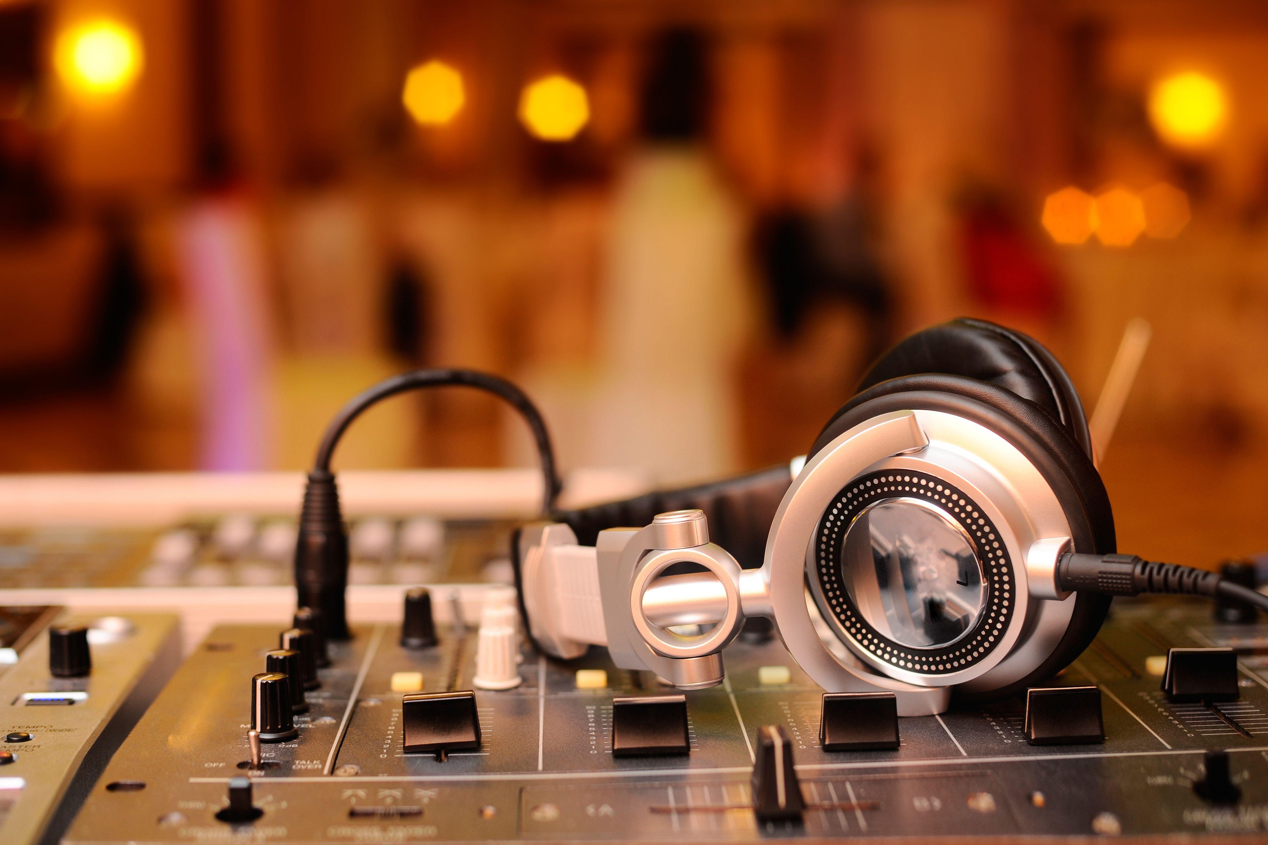 Wallpaper DJ Mixer, dj Mix, Audio Equipment, Headphones, Technology, Background Free Image