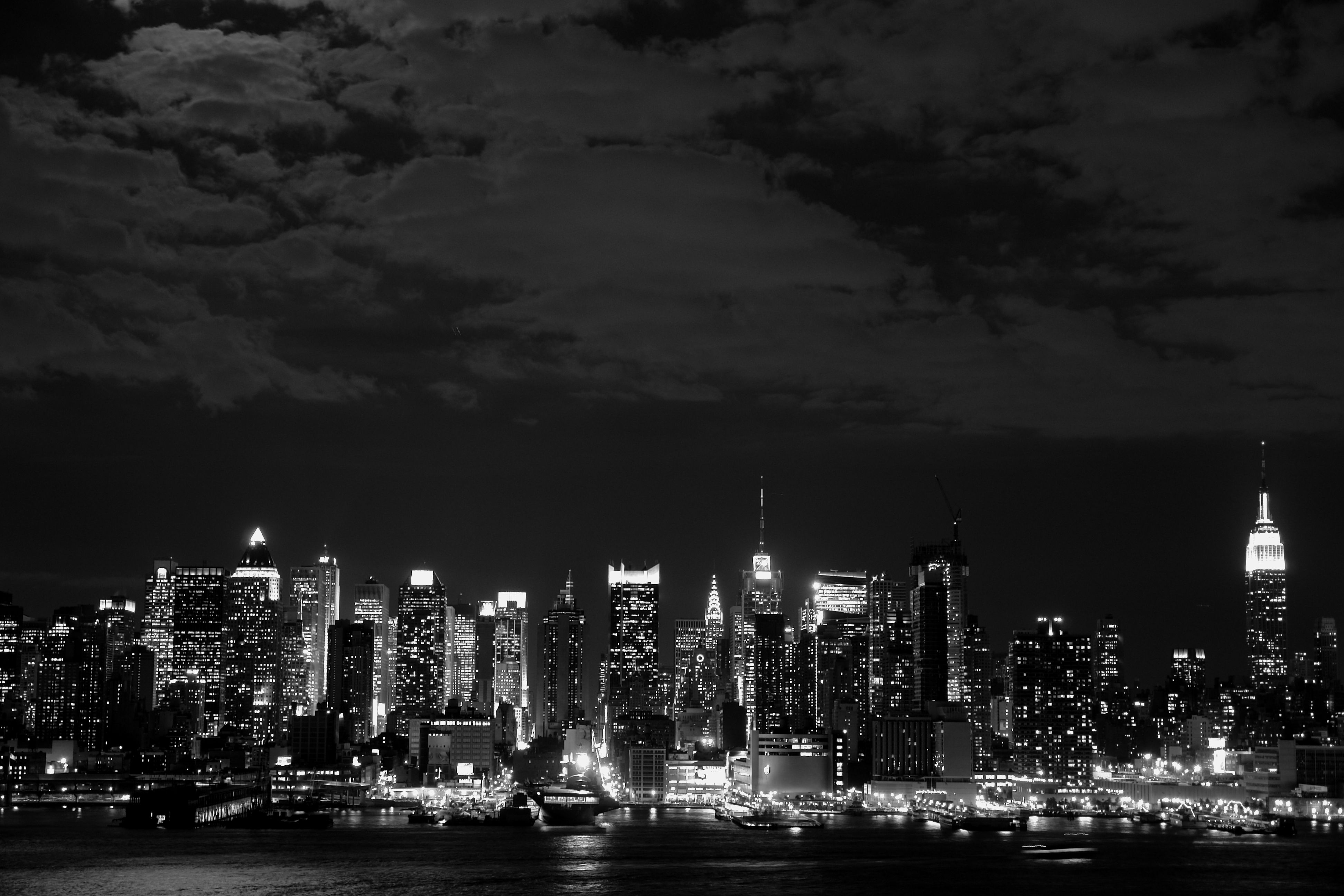Black & White Manhattan: A Stunning 4K Ultra HD Cityscape