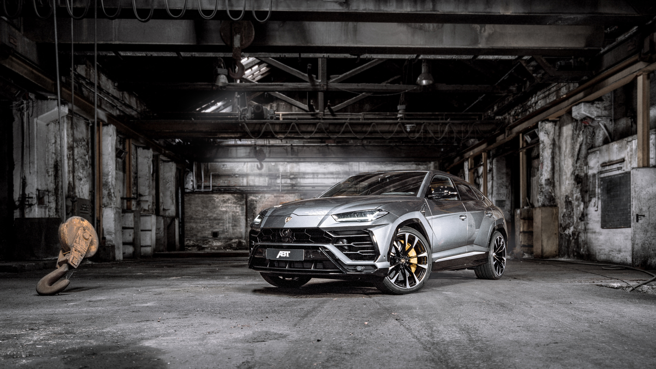 SUV Lamborghini Urus, 2019 in the garage Desktop wallpaper 1600x900