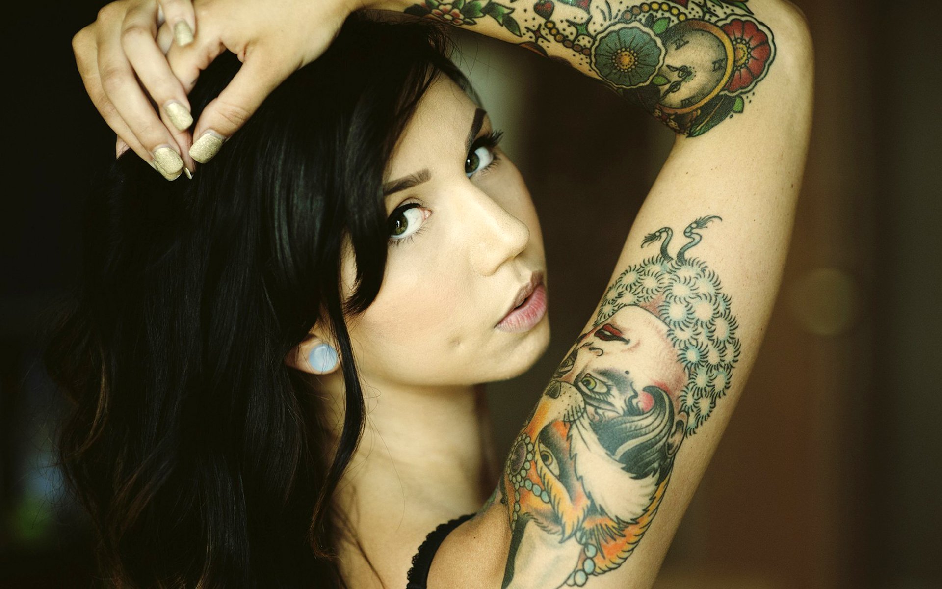 Ink & Elegance: HD Portrait of a Tattooed Woman