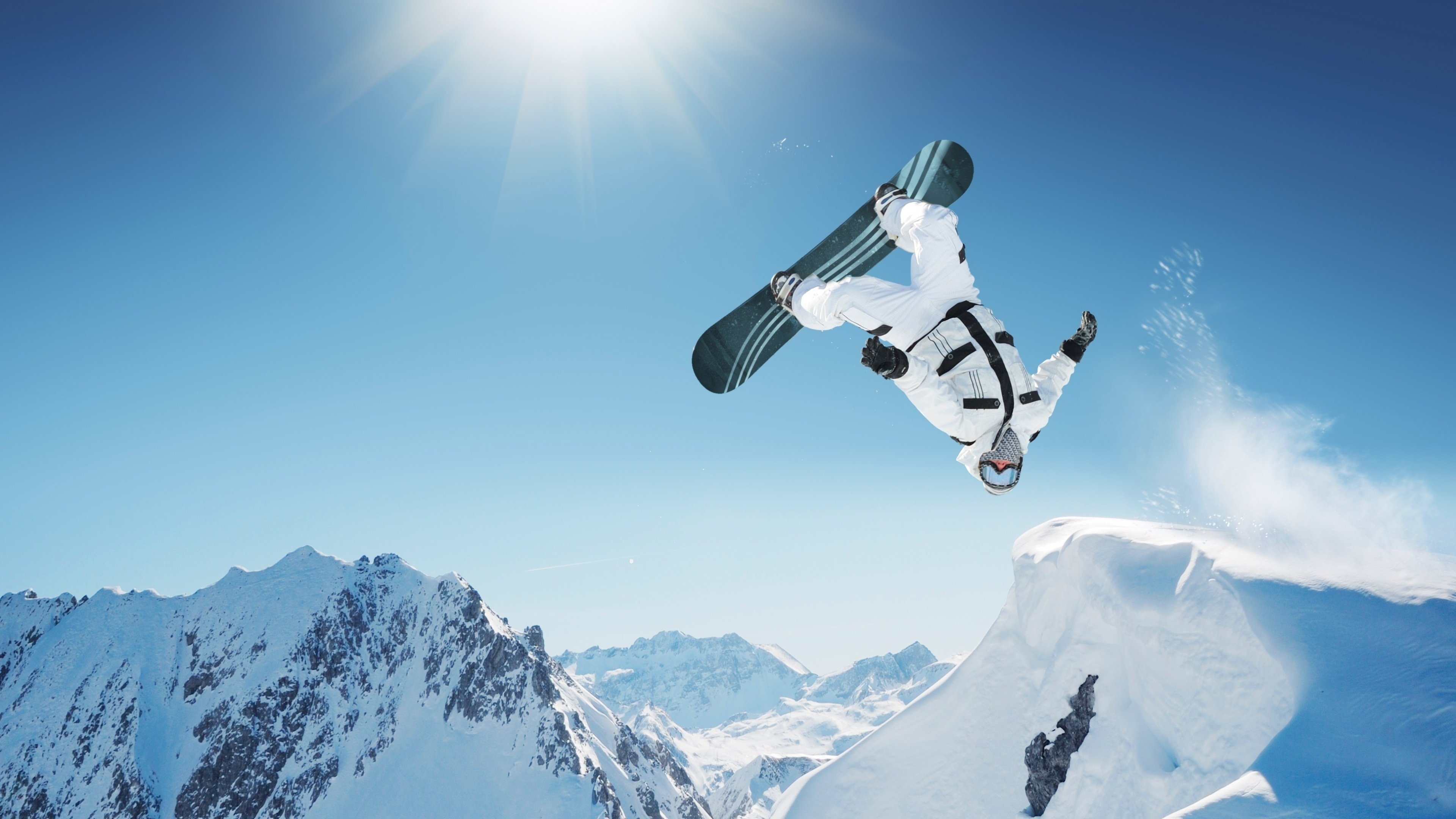 Epic 4K Snowboarding Action: Soaring Through Mountain Air