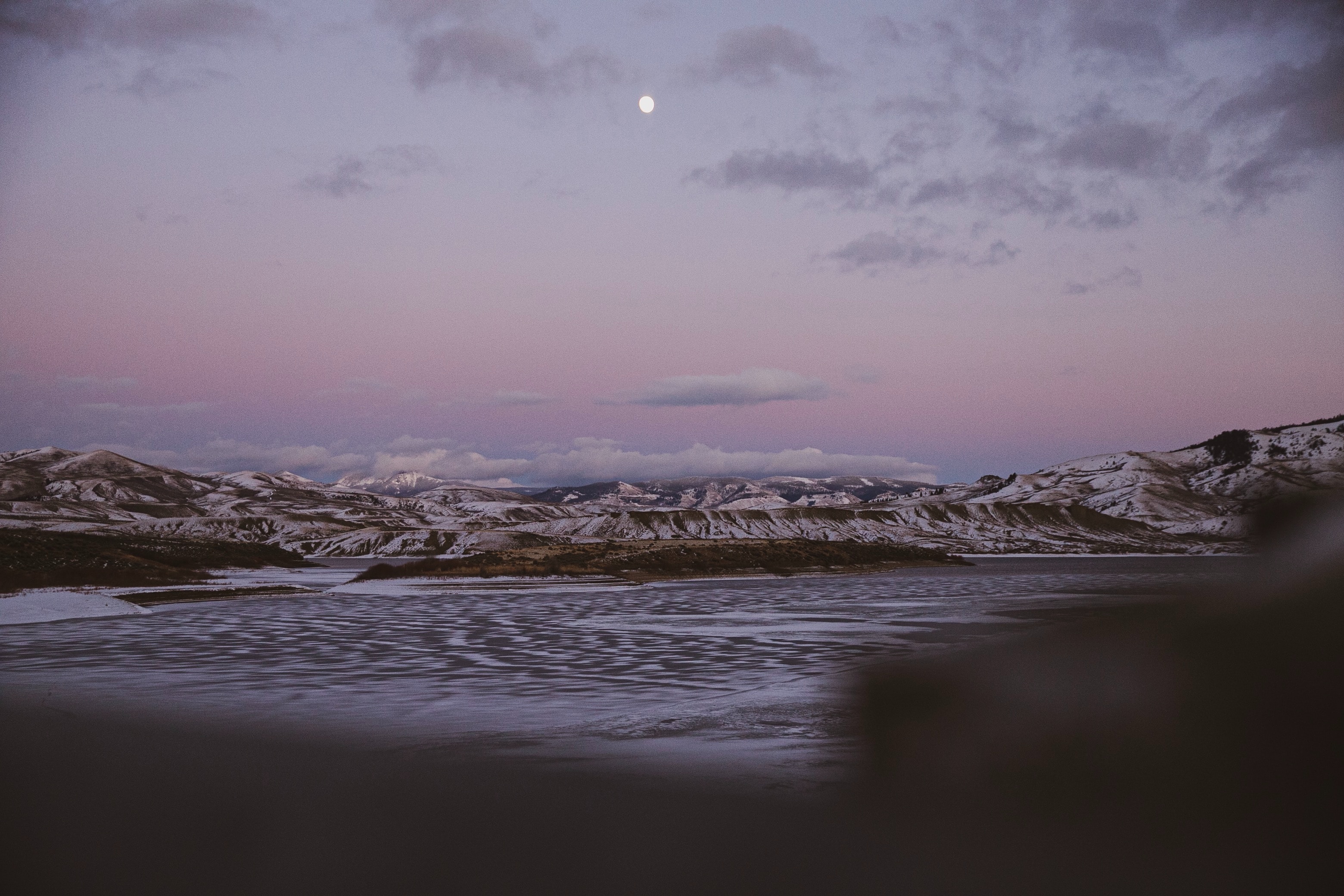 Download wallpaper 3120x2080 mountains, bay, snow, dusk, landscape HD background