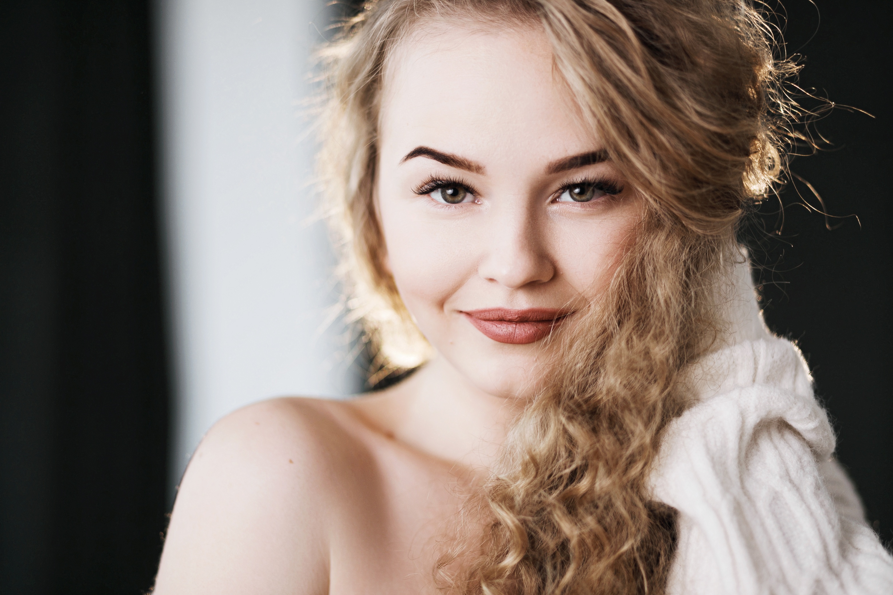 Wallpaper look, girl, face, hair, portrait, shoulders, curls, Nastya for mobile and desktop, section девушки, resolution 3120x2080
