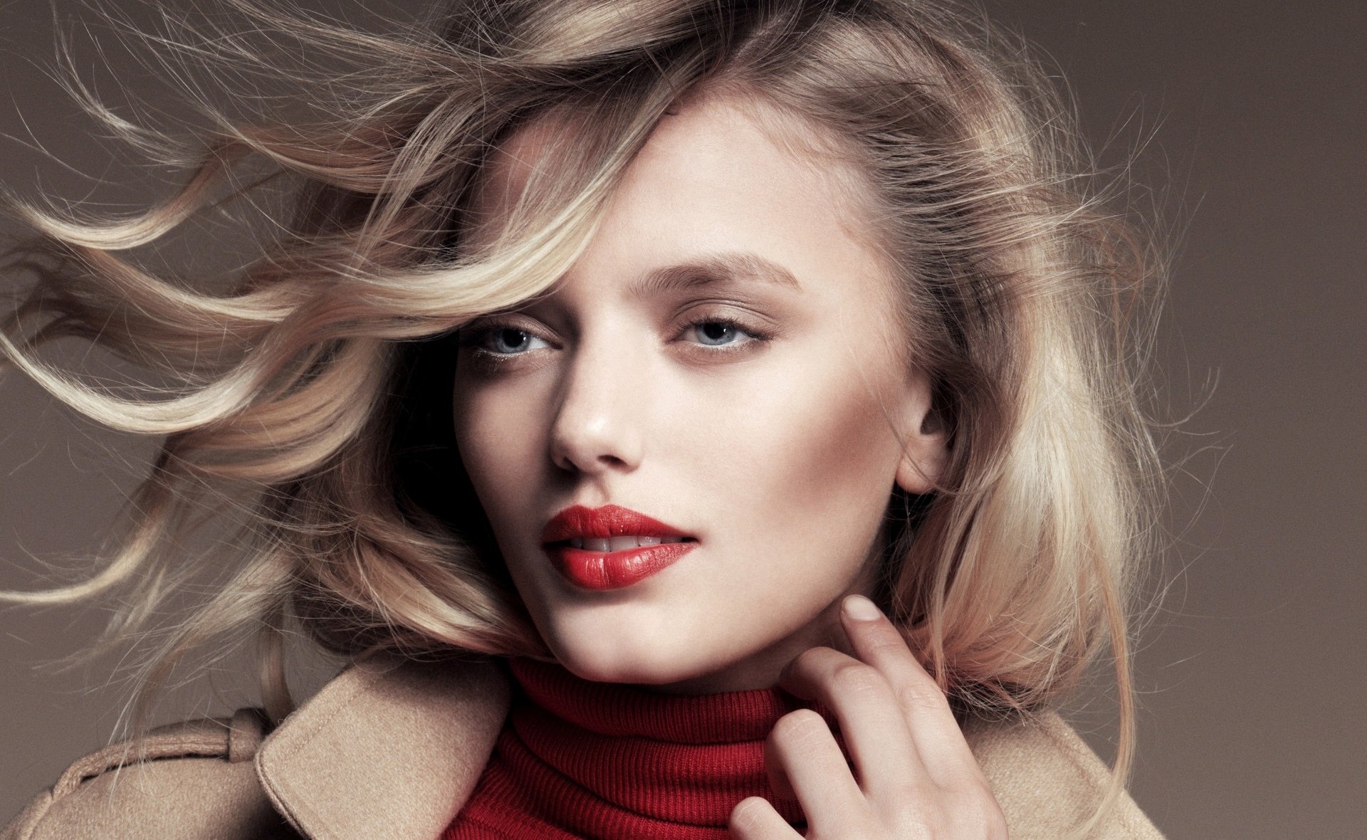 Bregje Heinen: Stunning Dutch Model HD Wallpaper