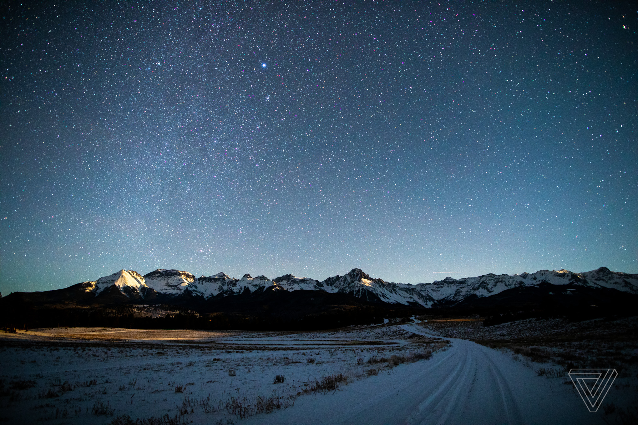 How to take better night photo with the Pixel 6 Pro, iPhone 13 Pro, or digital camera