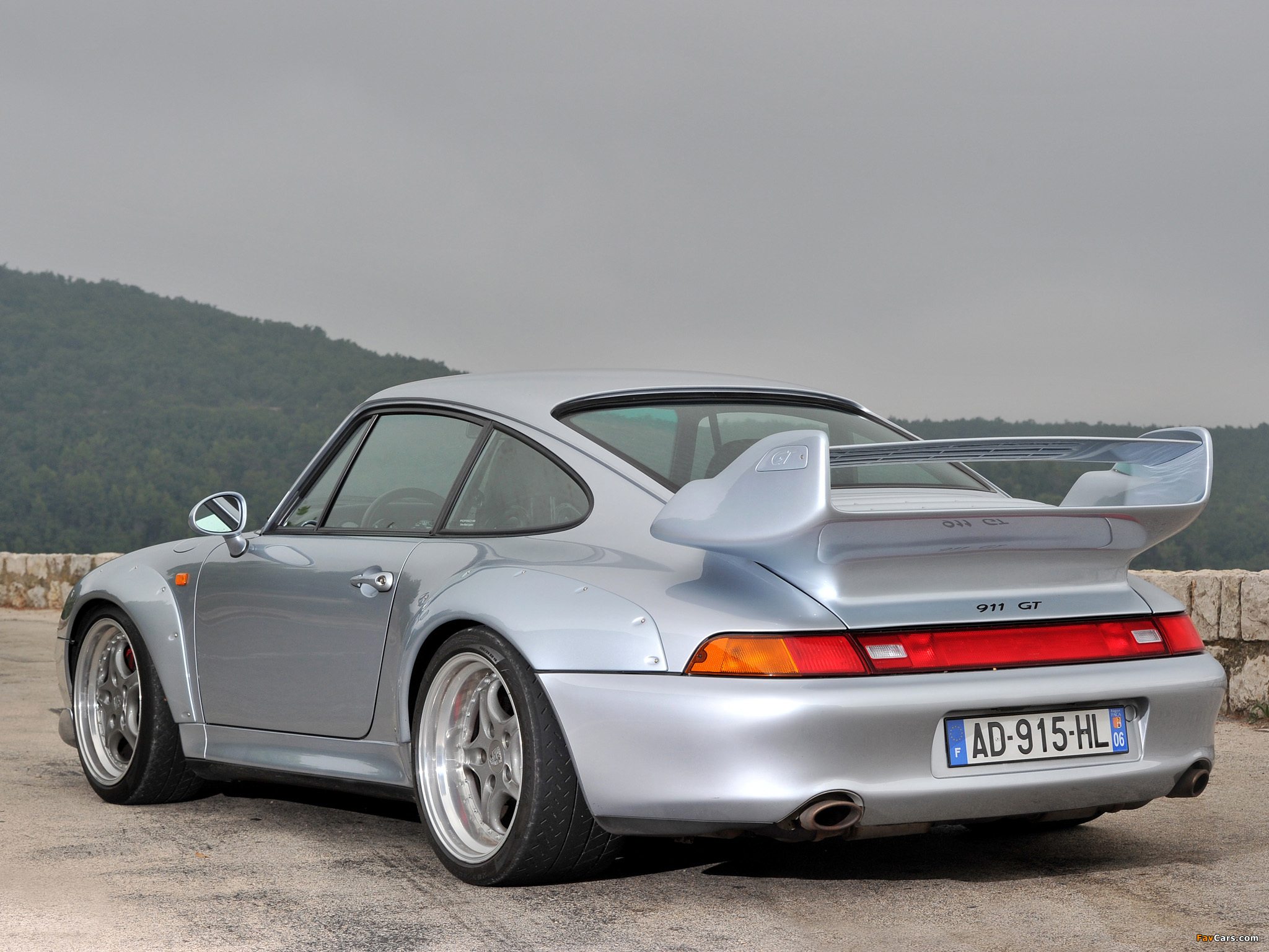 Porsche 911 GT2 1995–97 wallpaper (2048x1536)