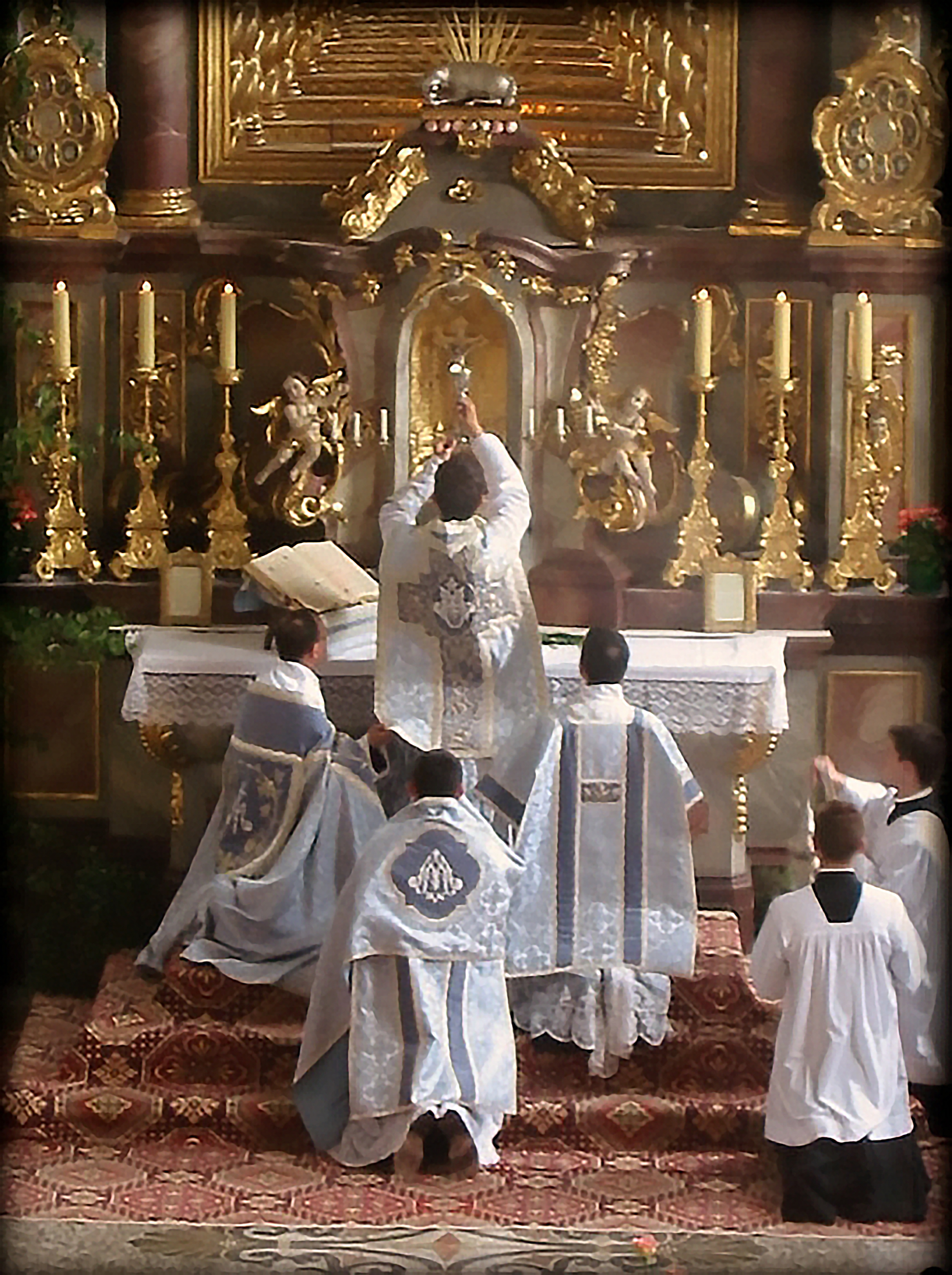 Tridentine Mass Elevation
