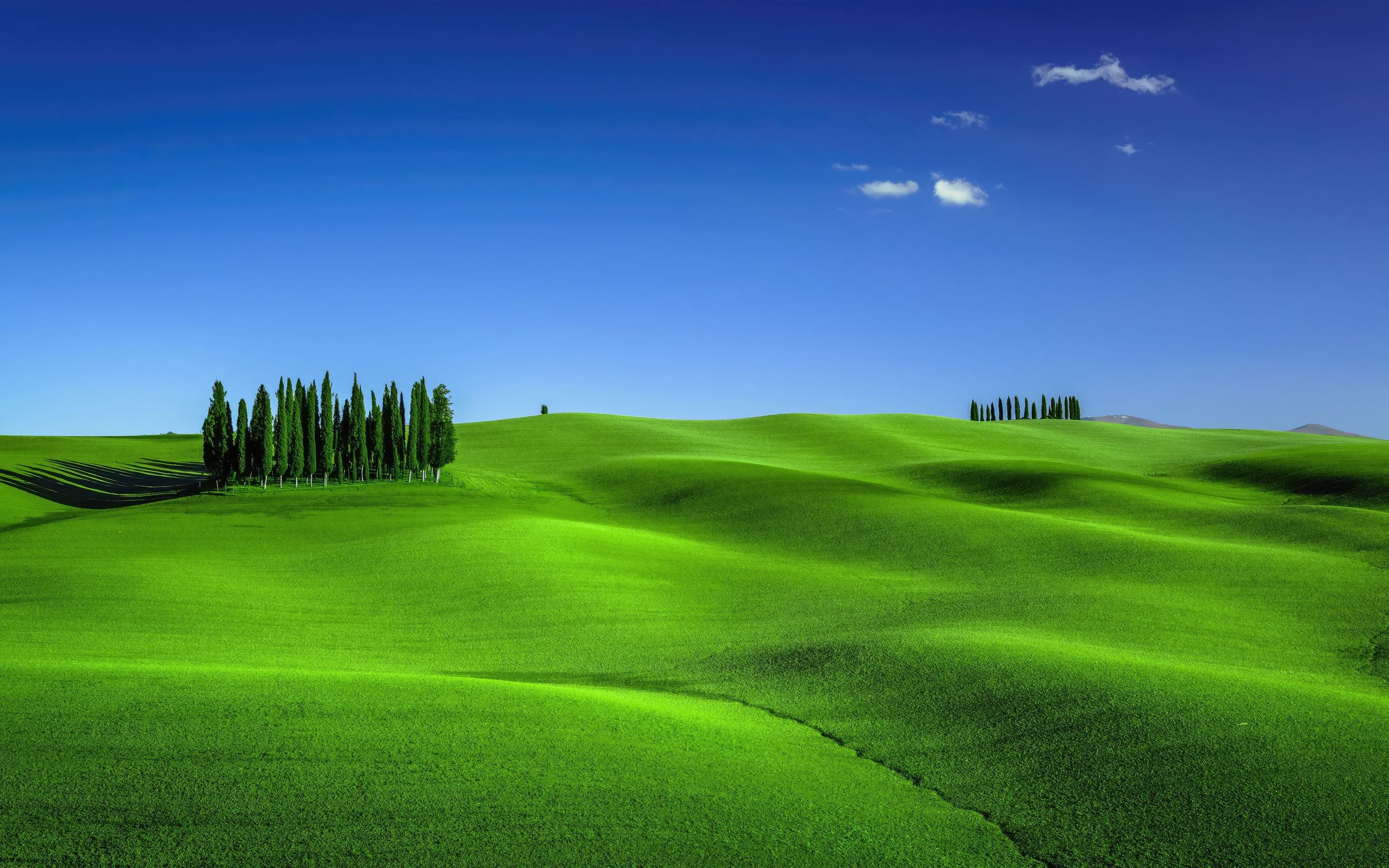 green meadows in tuscany landscape scenery 4k Mac Wallpaper Download