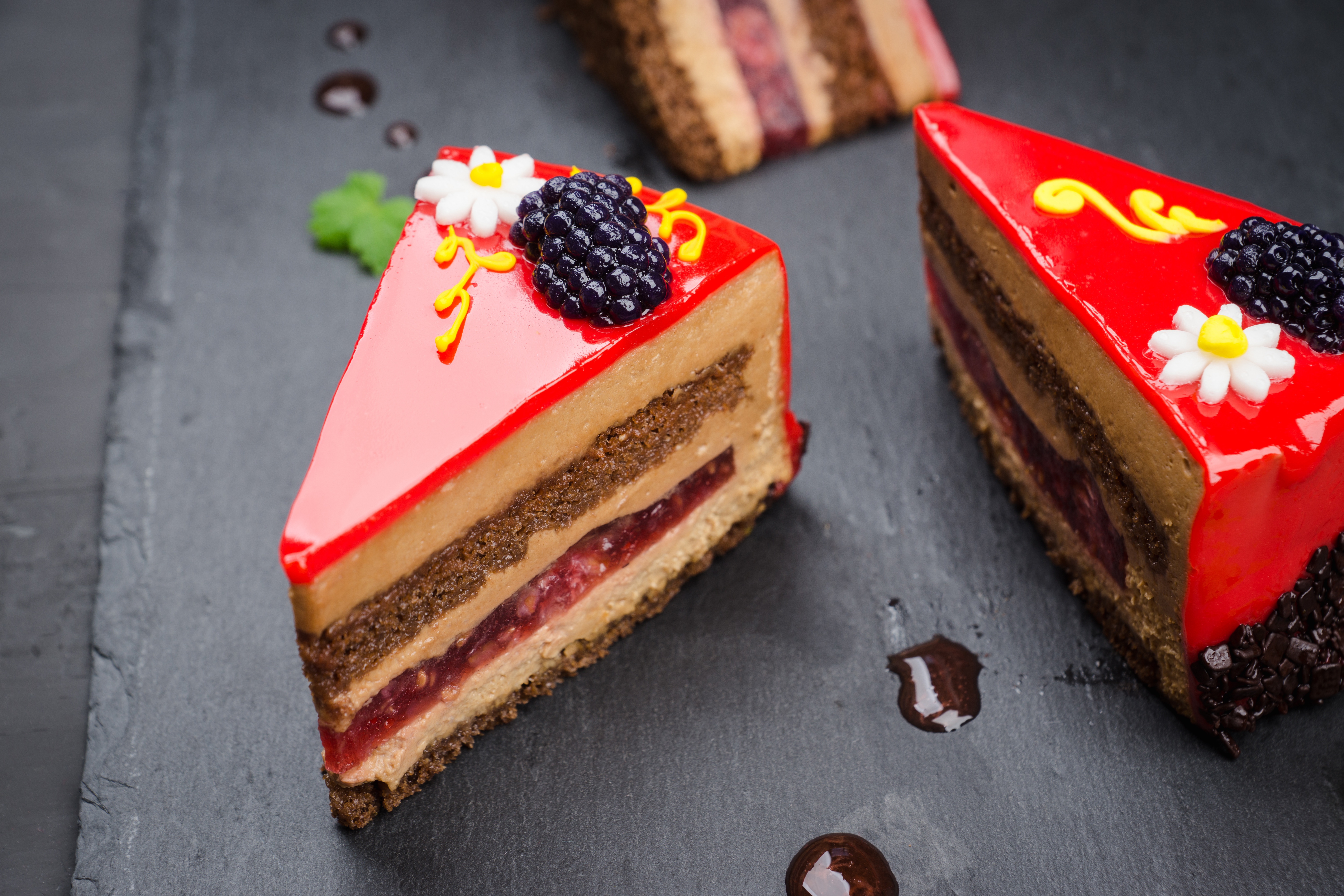 5K Ultra HD: Berry Glazed Layer Cake Wallpaper