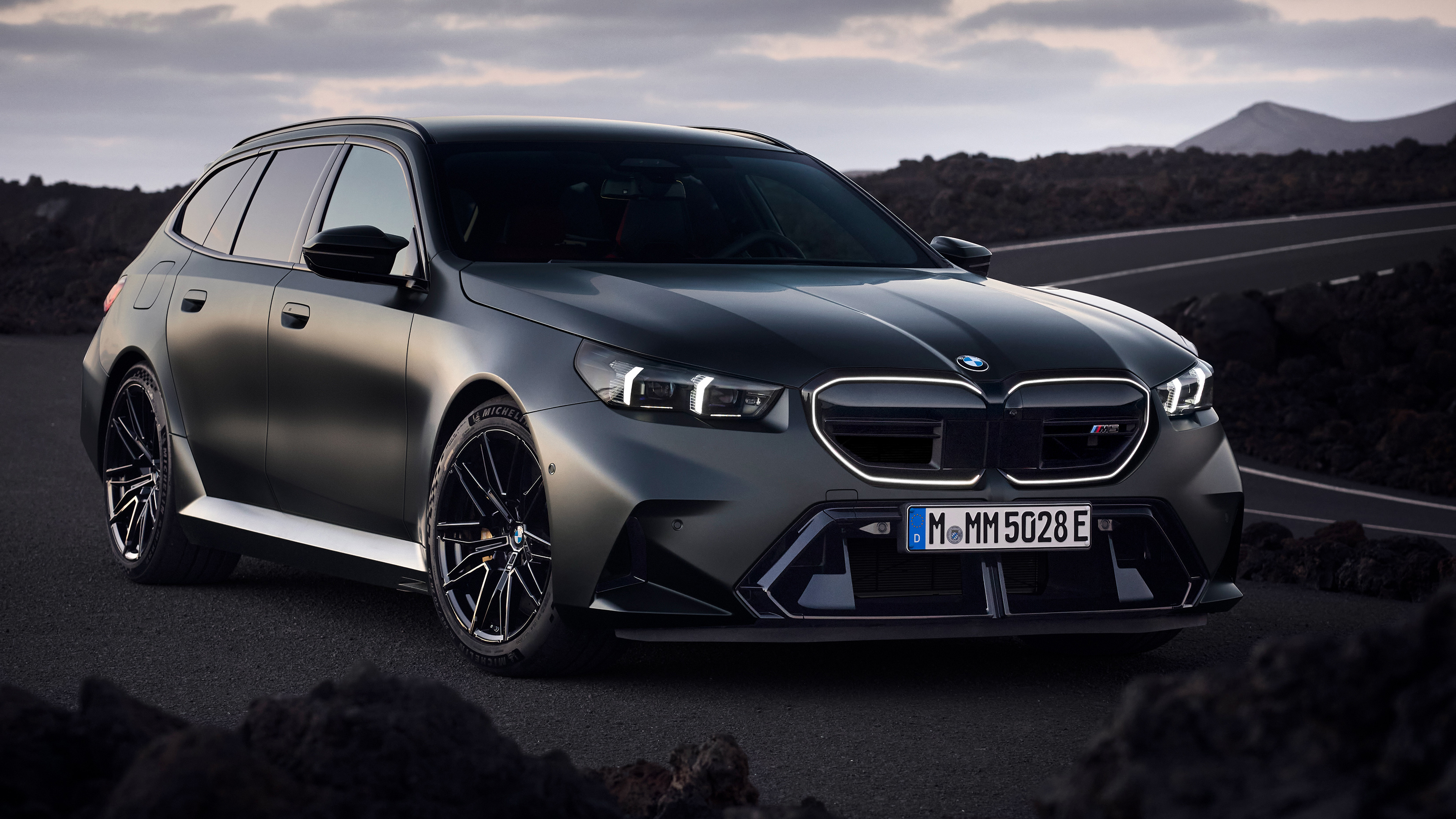 BMW M5 Touring 2024 4K Wallpaper Car Wallpaper