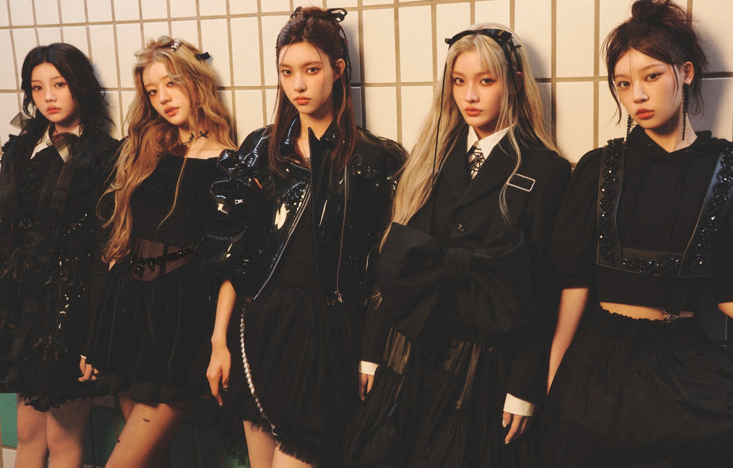 ILLIT Mini Album [bomb] (GLLIT Ver.)