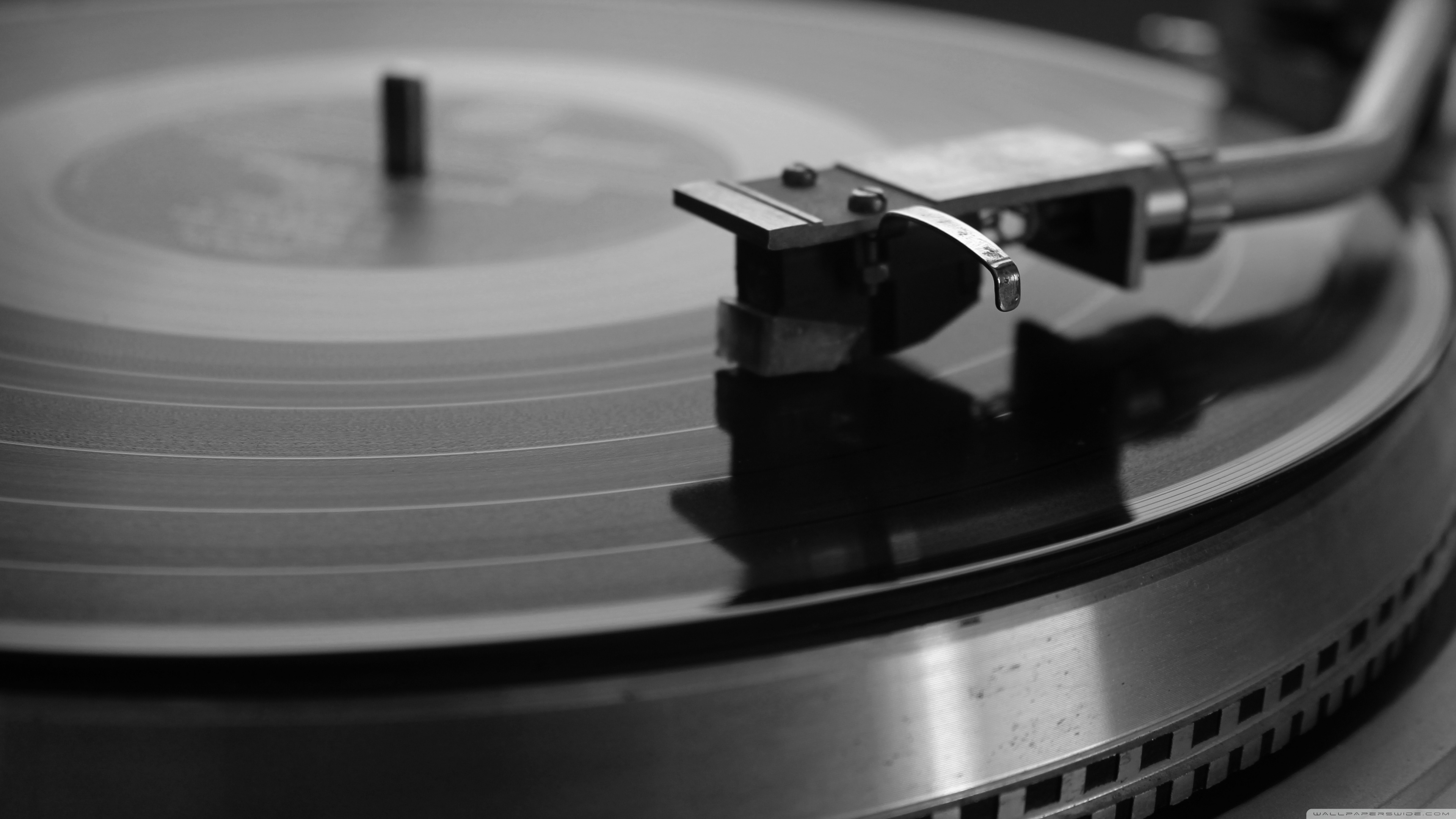 Turntable 4K UHD Wallpaper for UltraHD Desktop and TV, Widescreen and UltraWide Display