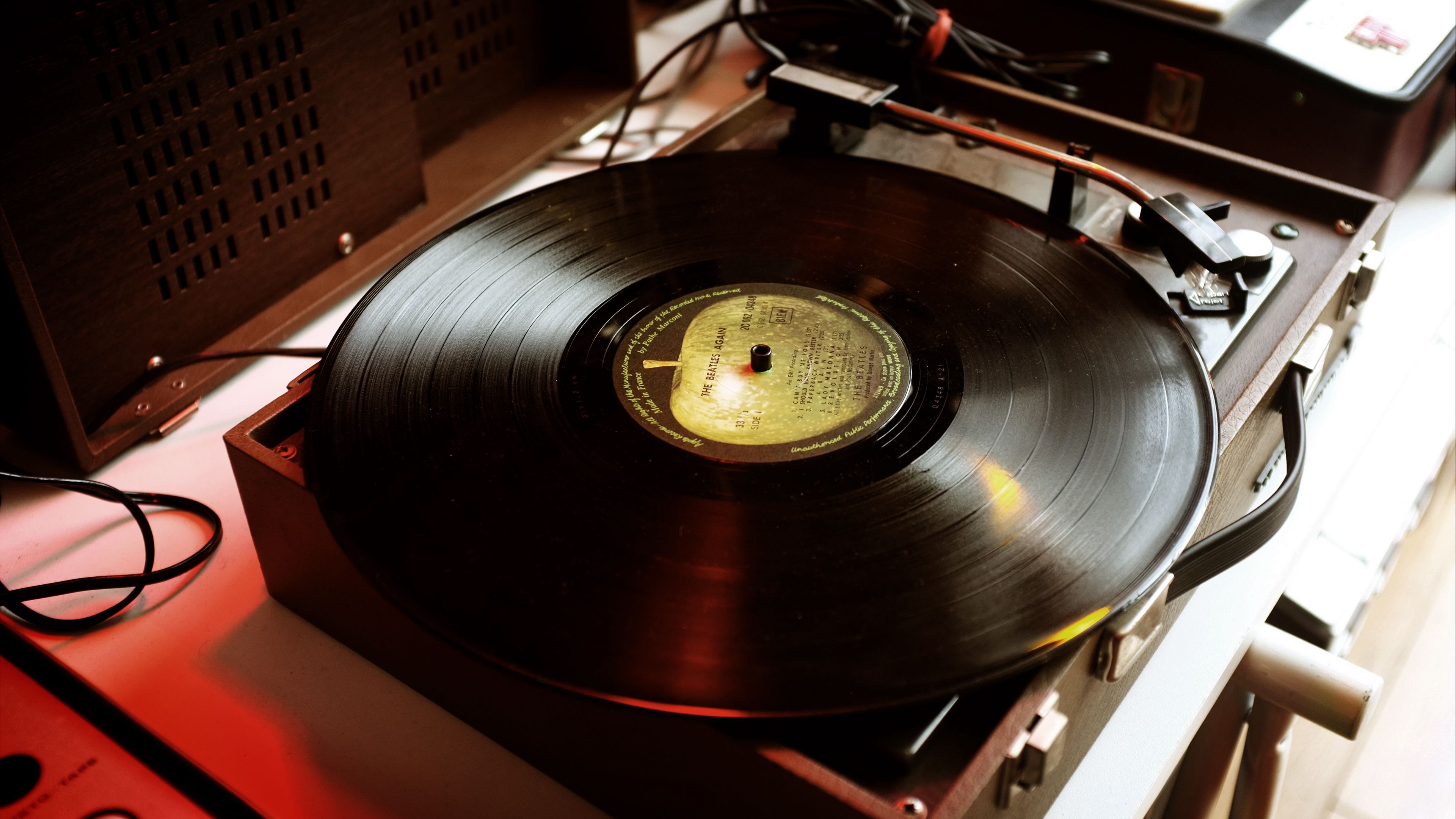 Download wallpaper 3840x2160 vinyl record player, record, music 4k uhd 16:9 HD background