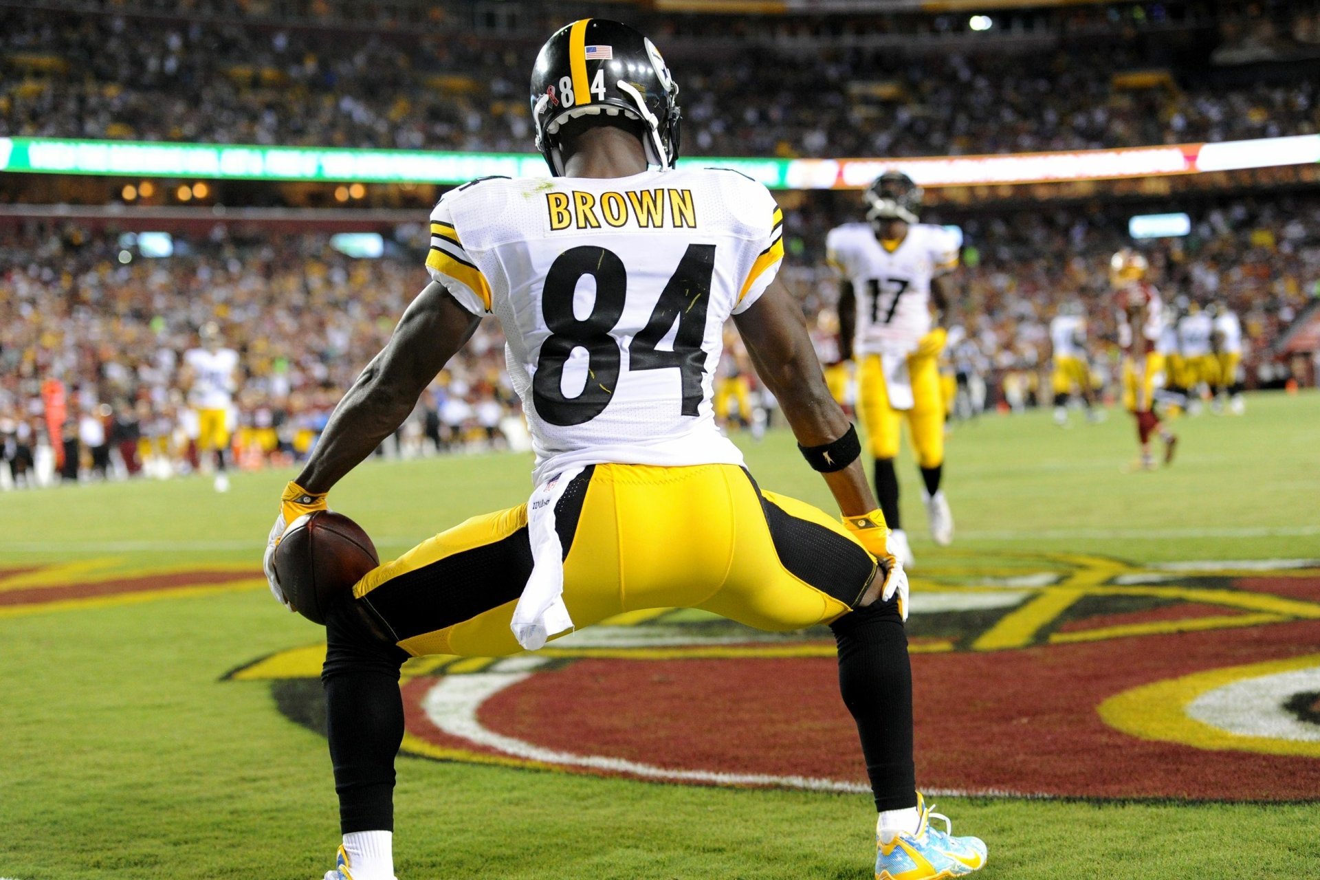 Dynamic Football Player HD Wallpaper for Desktop