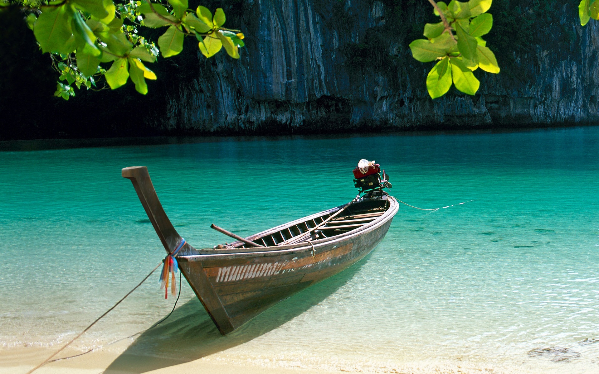 Thailand's Serene Boat Ride: HD Tropical Waterscape Wallpaper