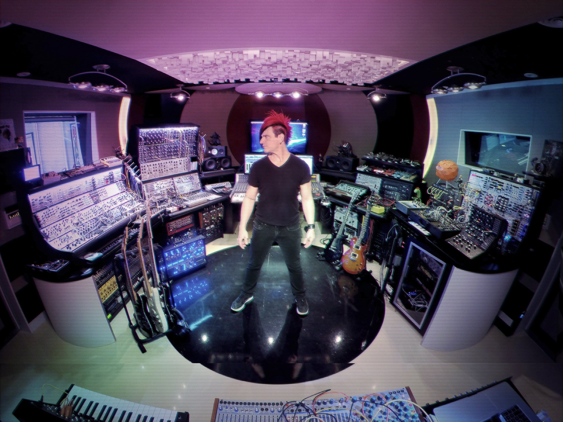 Klayton's Scandroid: 4K Synth Studio Wallpaper