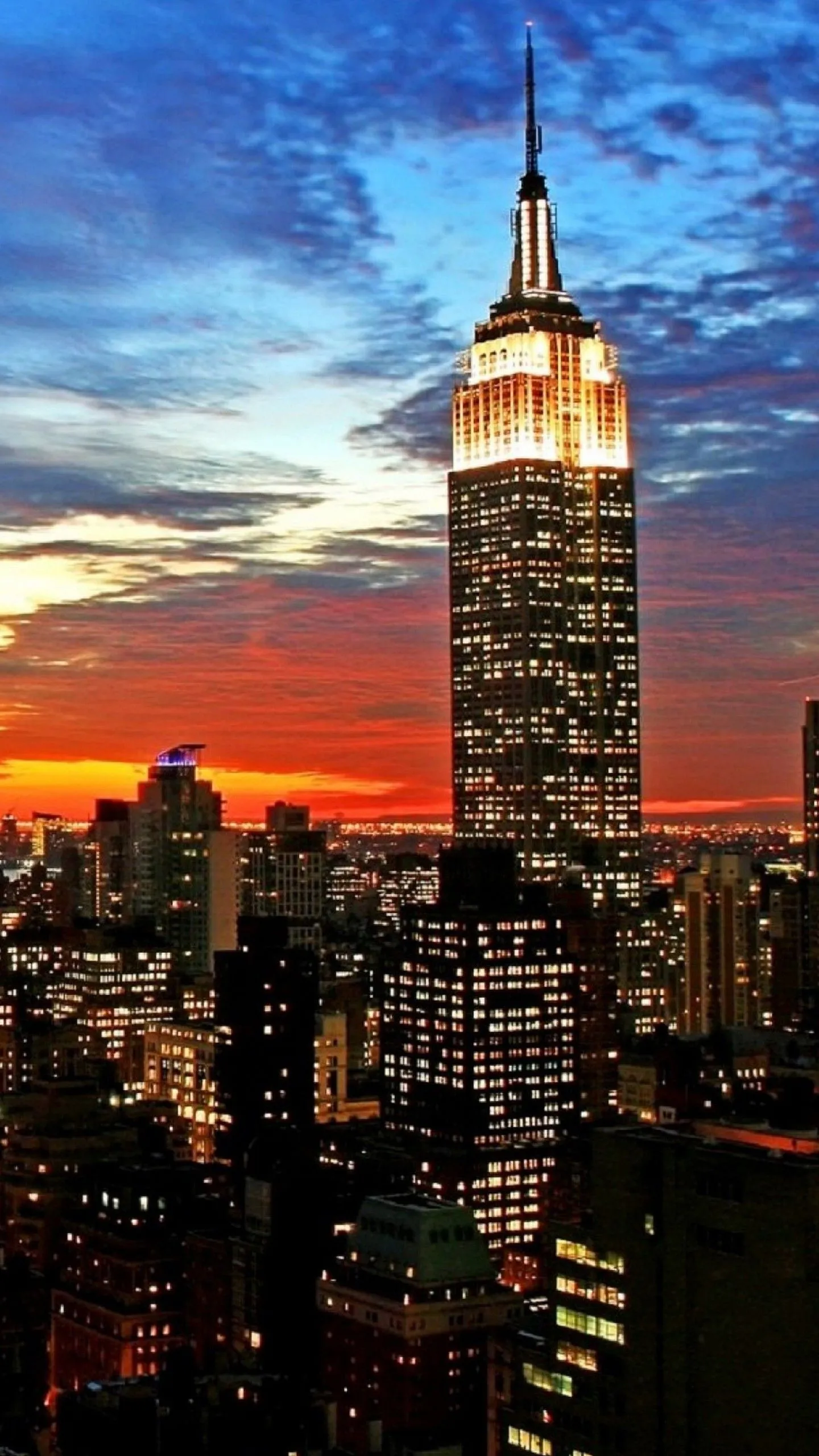 City Manhattan With Background Of Blue And Yellow Sky During Sunset 4K HD New York Wallpaper
