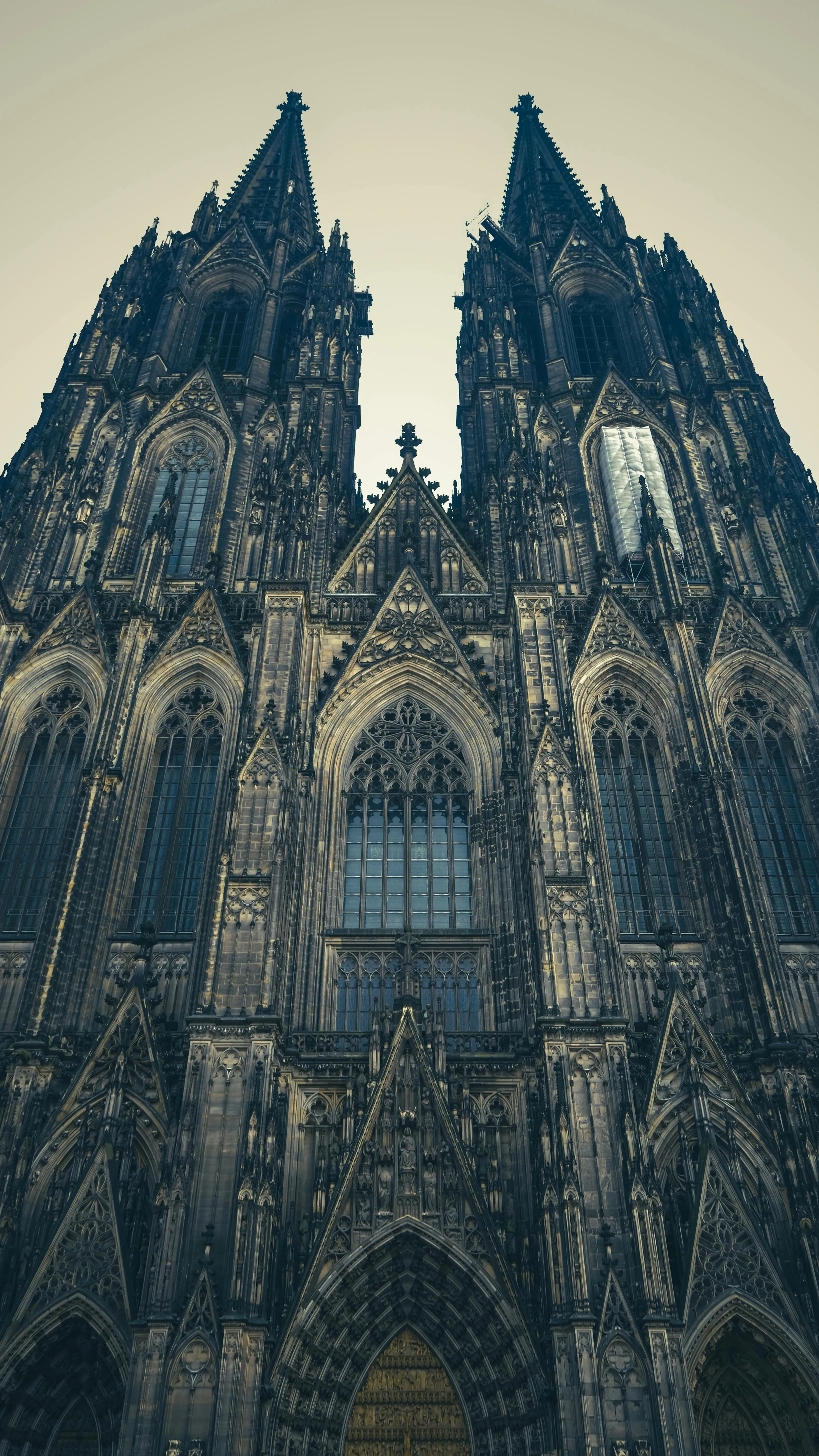 Gothic Architecture of Cologne Cathedral · Free