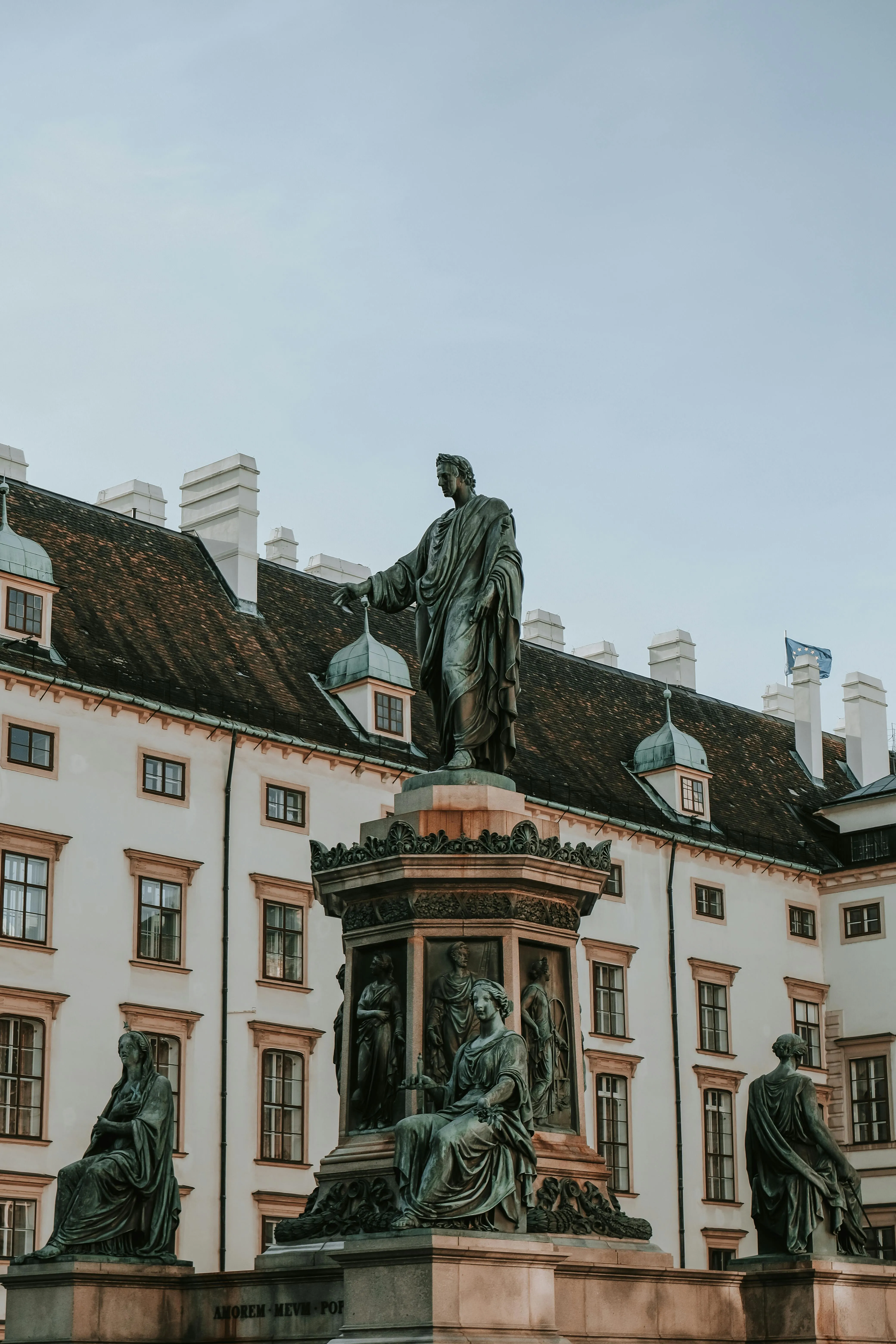 A statue of a man in front of a building · Free