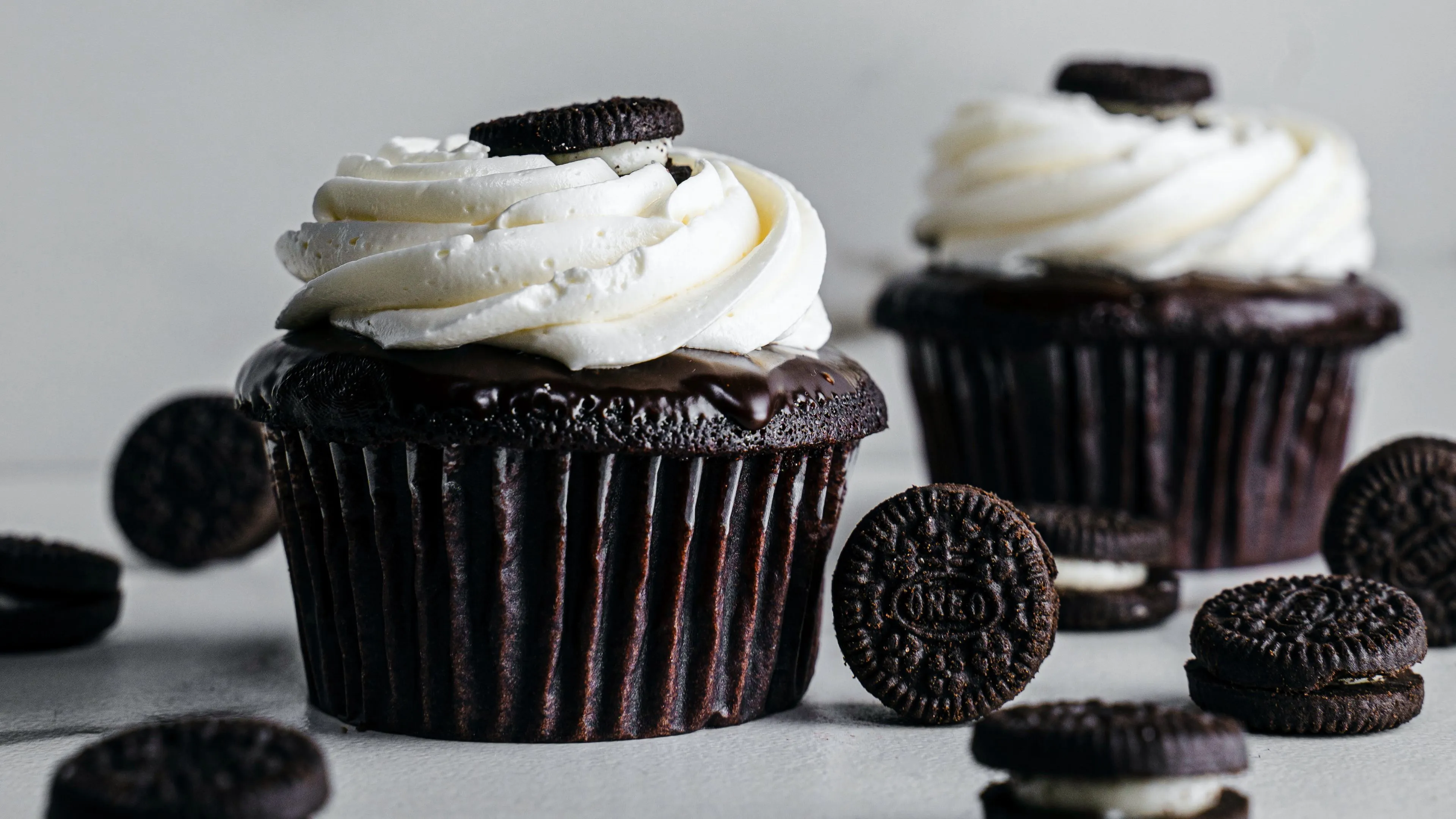 Download wallpaper 3840x2160 cupcakes, cookies, dessert, chocolate 4k uhd 16:9 HD background