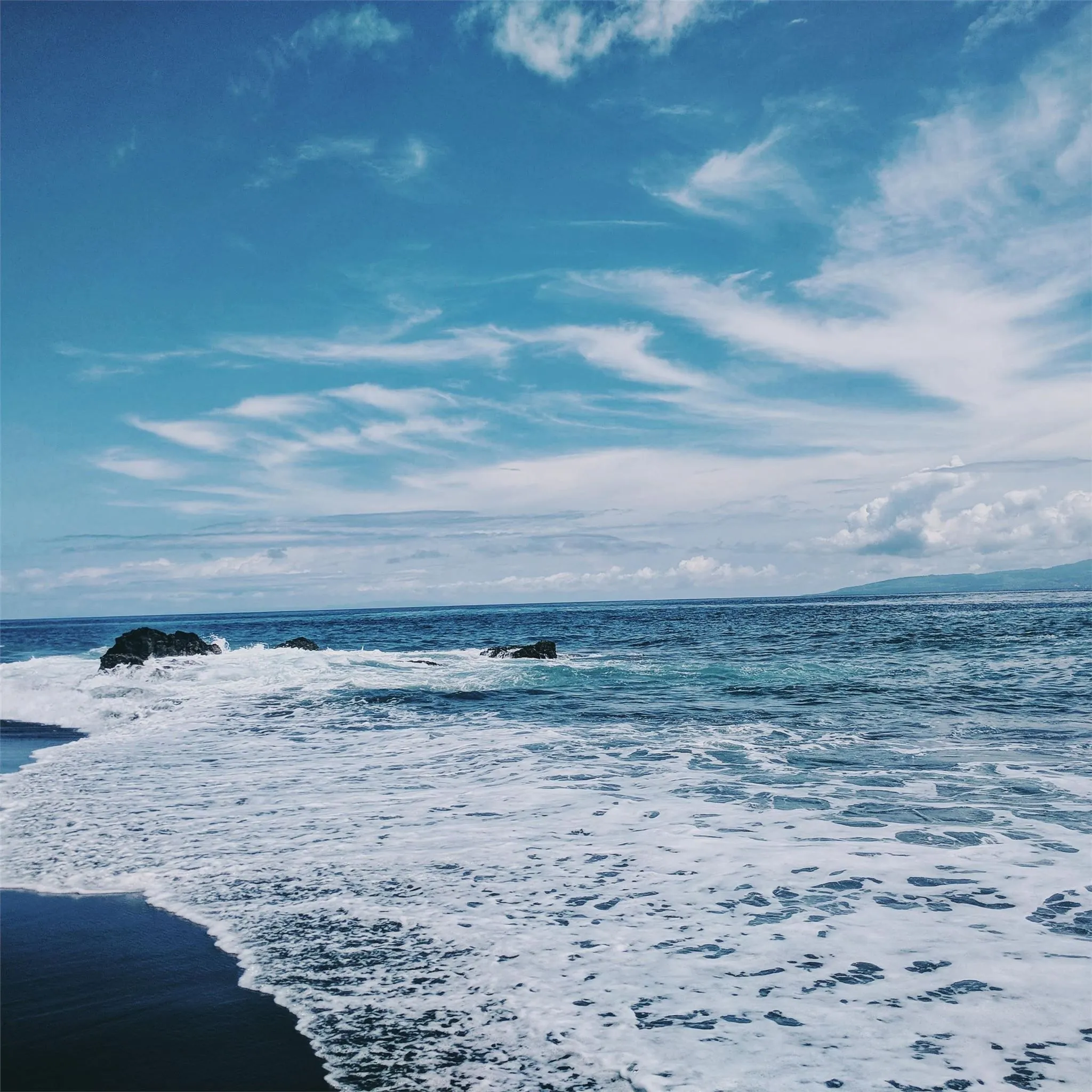 sea shore under blue sky 4k iPad Air Wallpaper Free Download