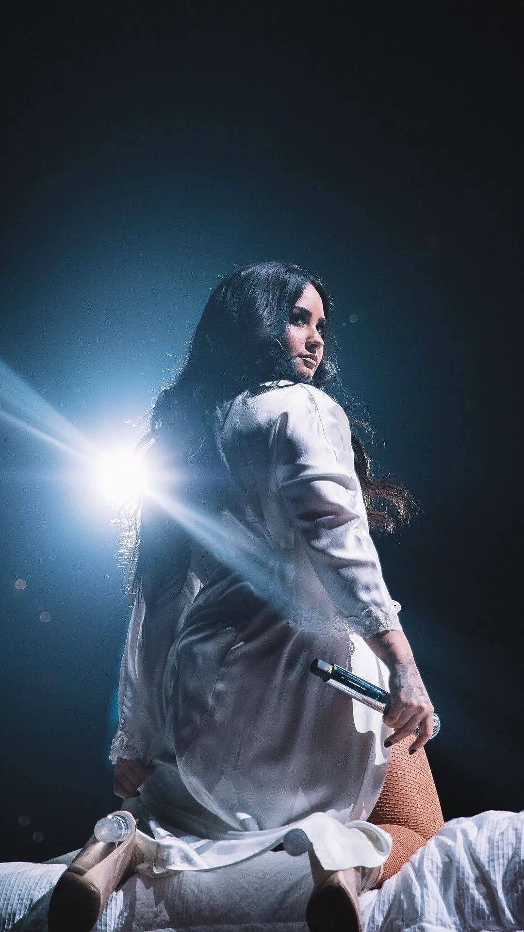 Demi Lovato Show Mobile Phone Wallpaper