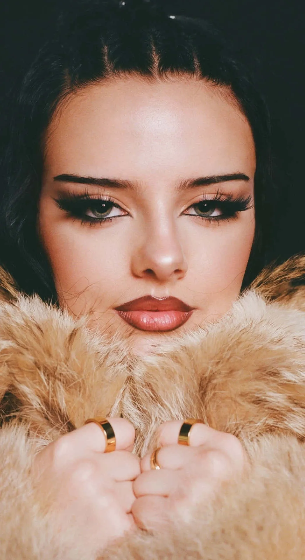 Download Jessie Murph Close Up Portrait Wallpaper