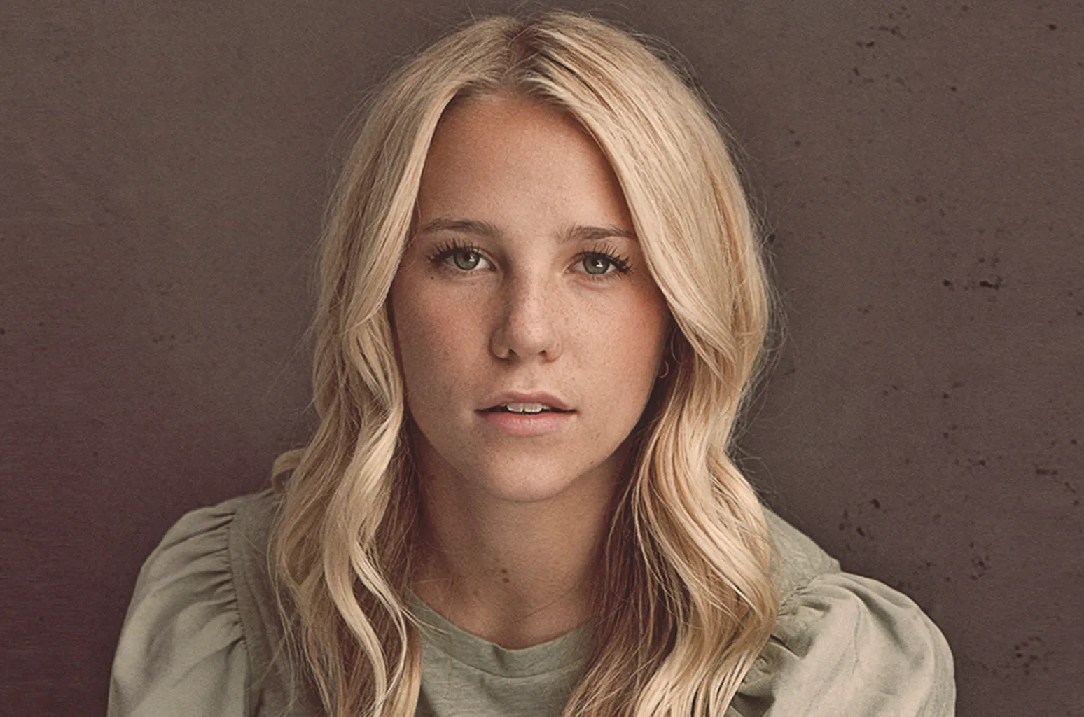 Avery Anna Interview on 'Narcissist' Success and New Album
