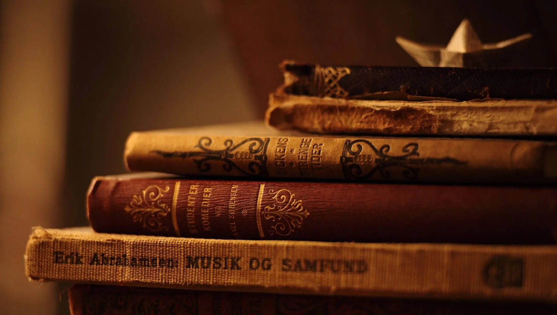 Download “Old Tales in New Pages” Wallpaper