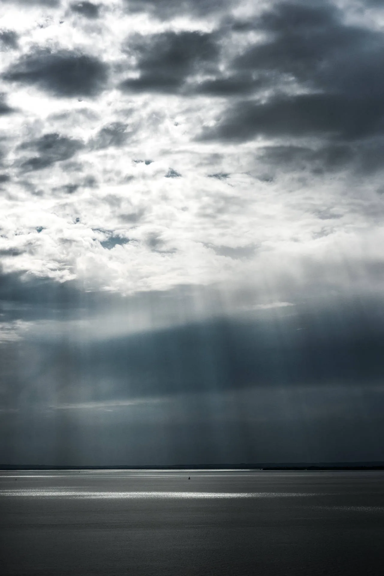 Download Aesthetic Sun Rays Gray Cloudy Sky Wallpaper