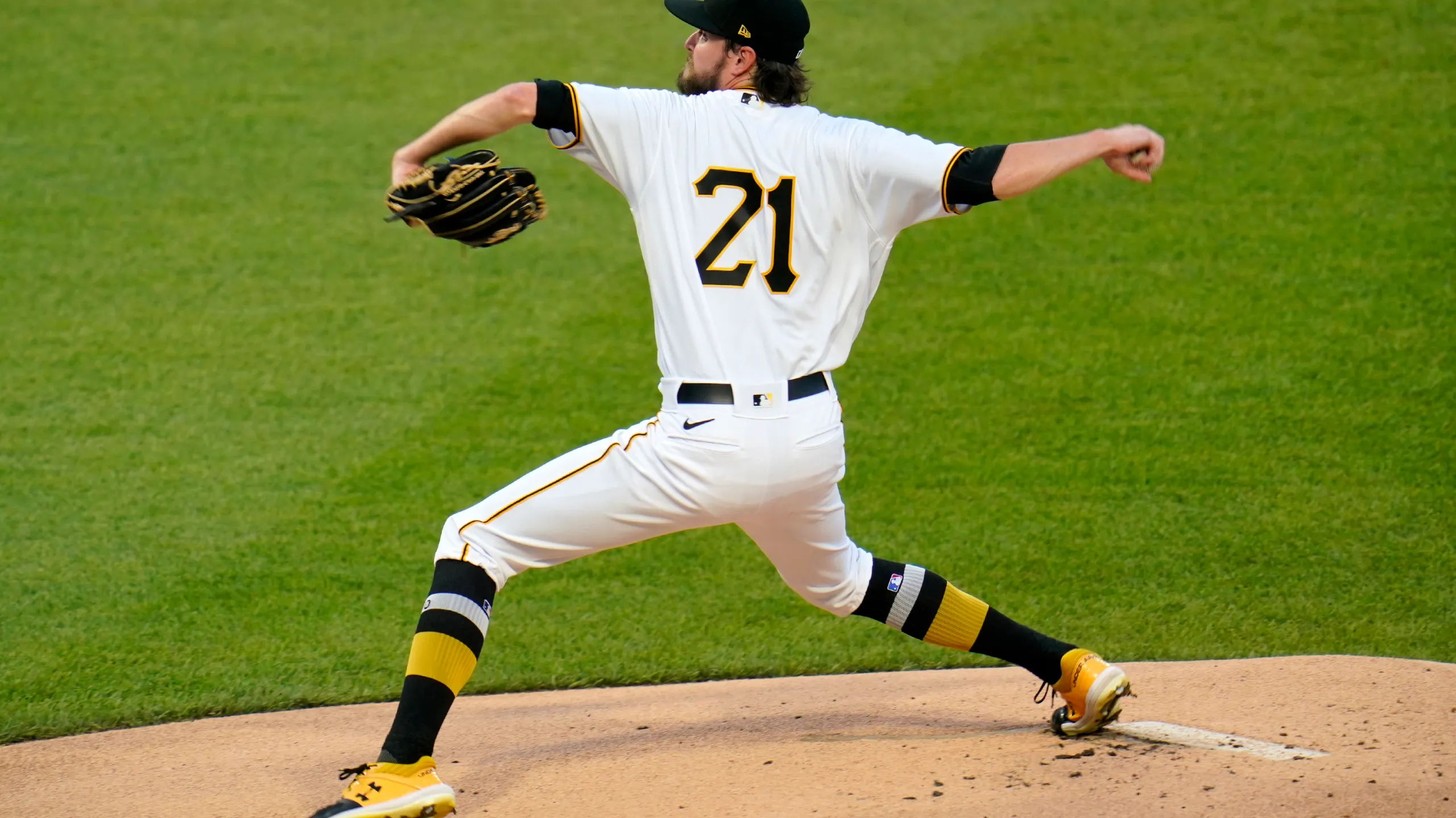For the 'Great One'; Pirates, MLB honor Roberto Clemente