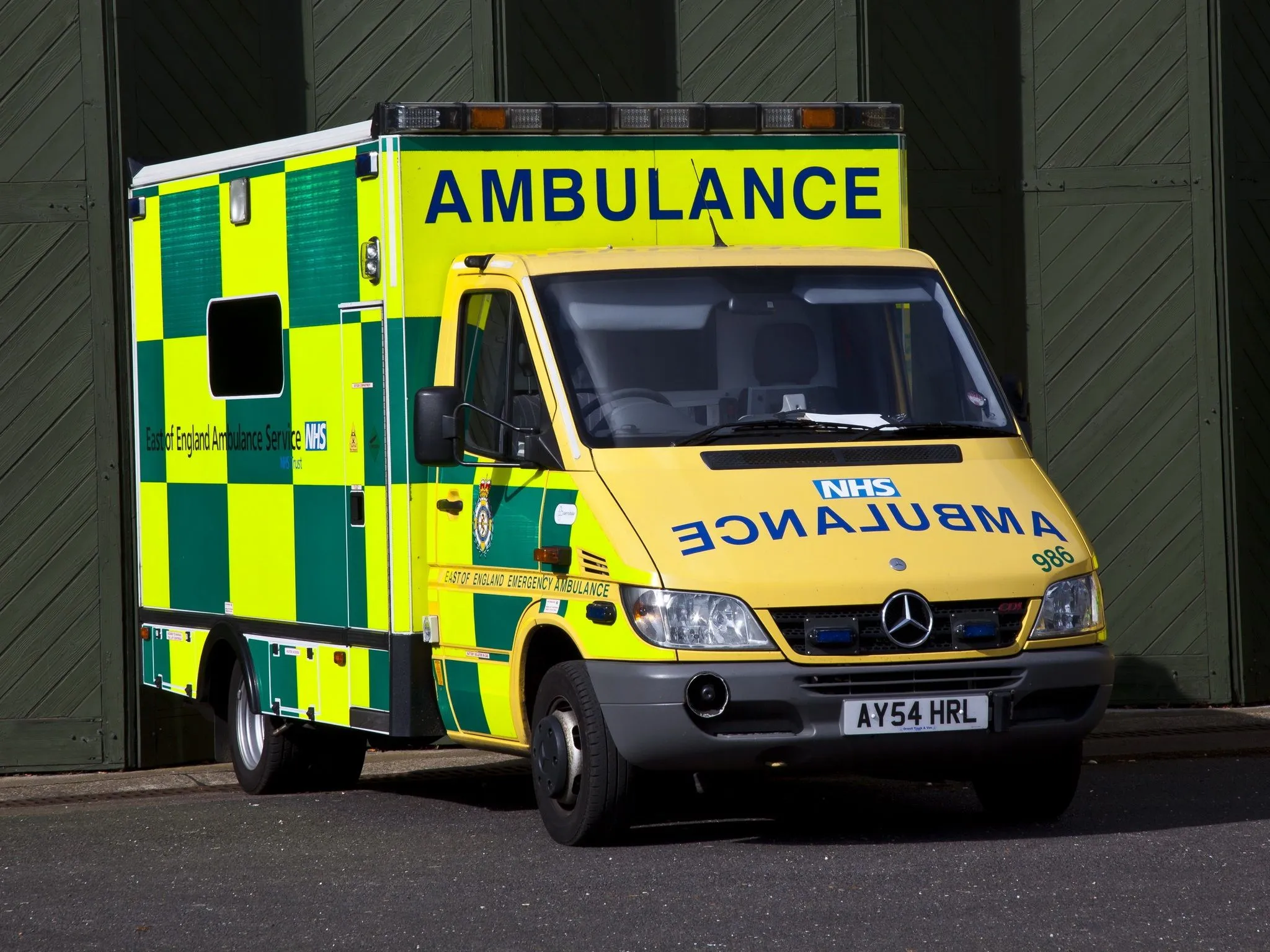 20, 02mercedes, Benz, Sprinter, Ambulance, Uk spec, Emergency Wallpaper HD / Desktop and Mobile Background