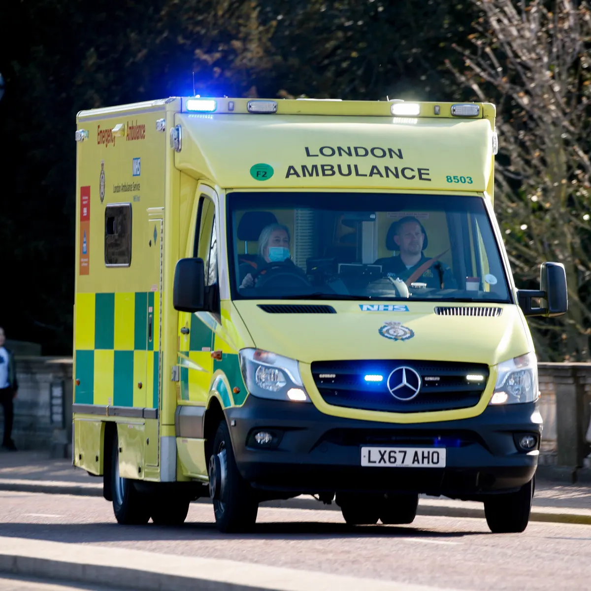 Ambulance crews in England to use iPads to assess accident and stroke victims