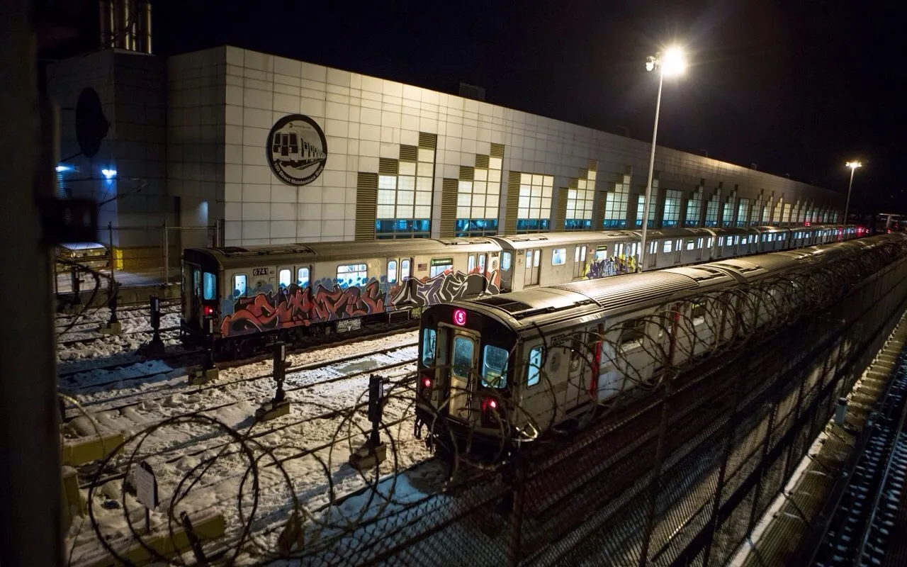 NYC SUBWAY TRAINS FOUND BOMBED IN THE BRONX ( )