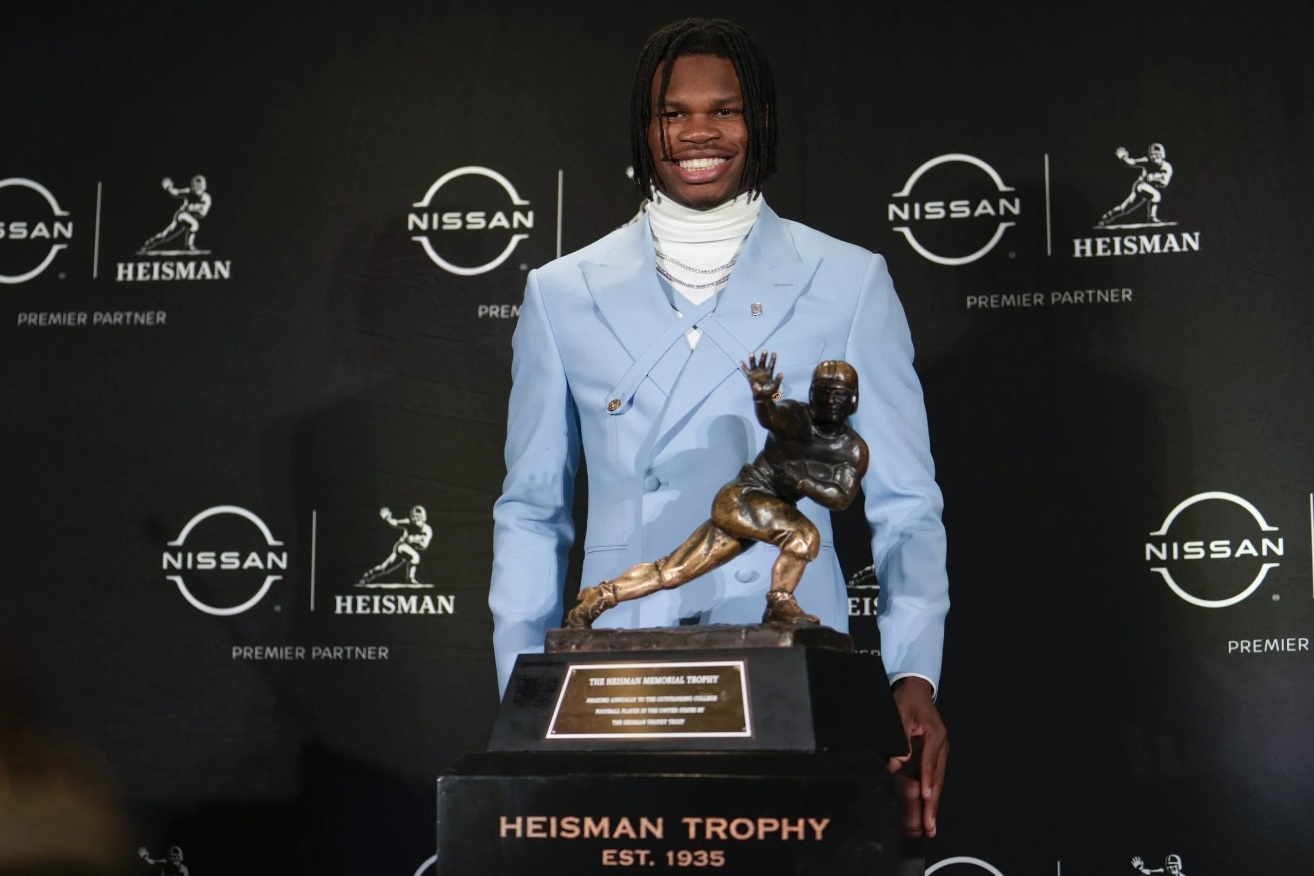 Travis Hunter wins 2024 Heisman Trophy over Ashton Jeanty: 'God's plan'